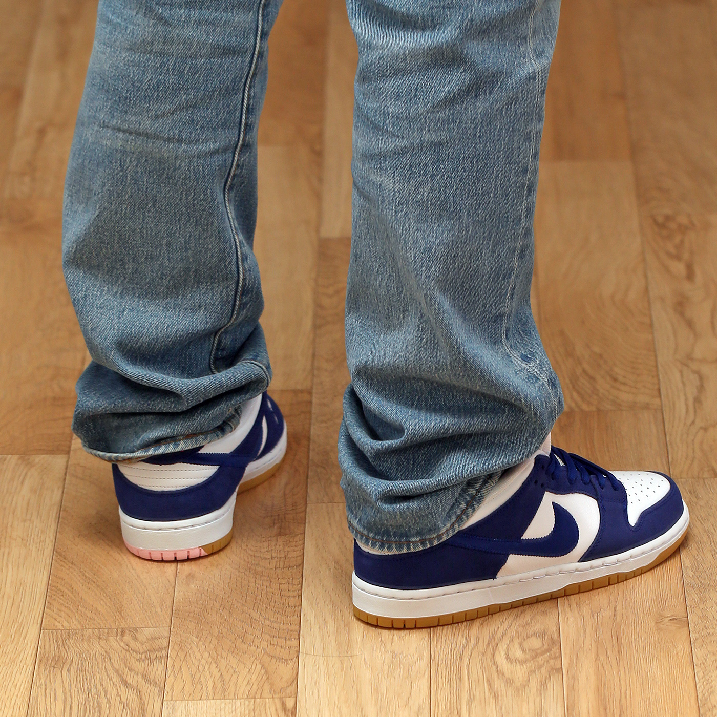 Nike SB Dunk Low Pro Premium Deep Royal Blue 착용 스타일 - 4