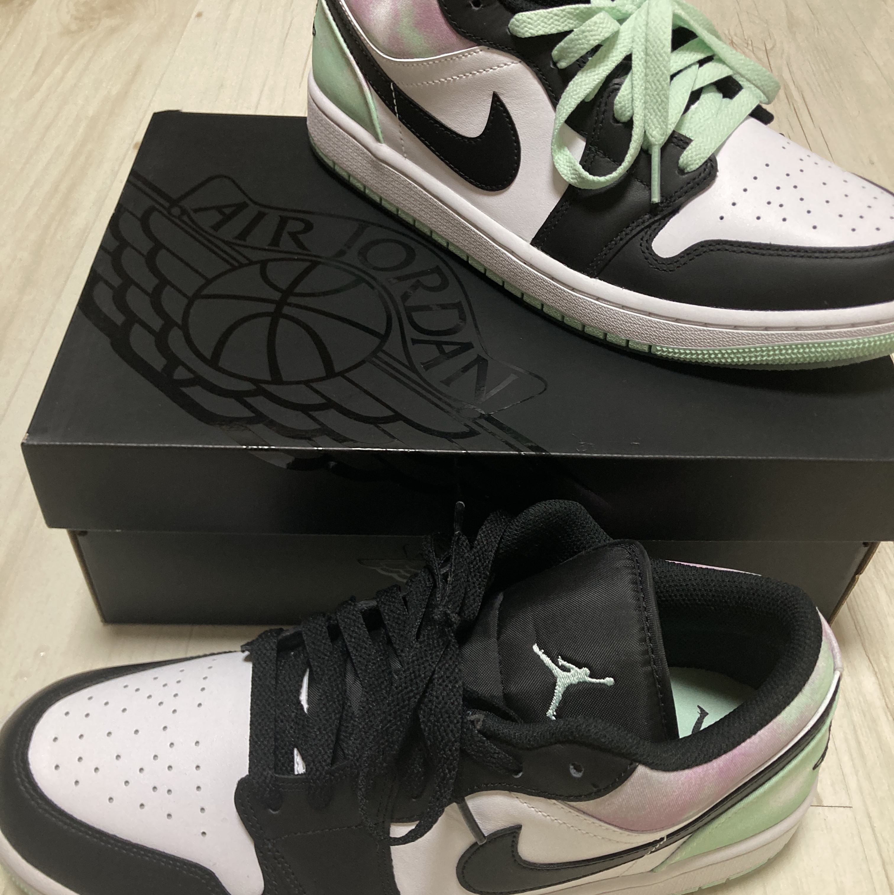 Jordan 1 Low SE White Black Tie-Dye 착용 스타일 - 3