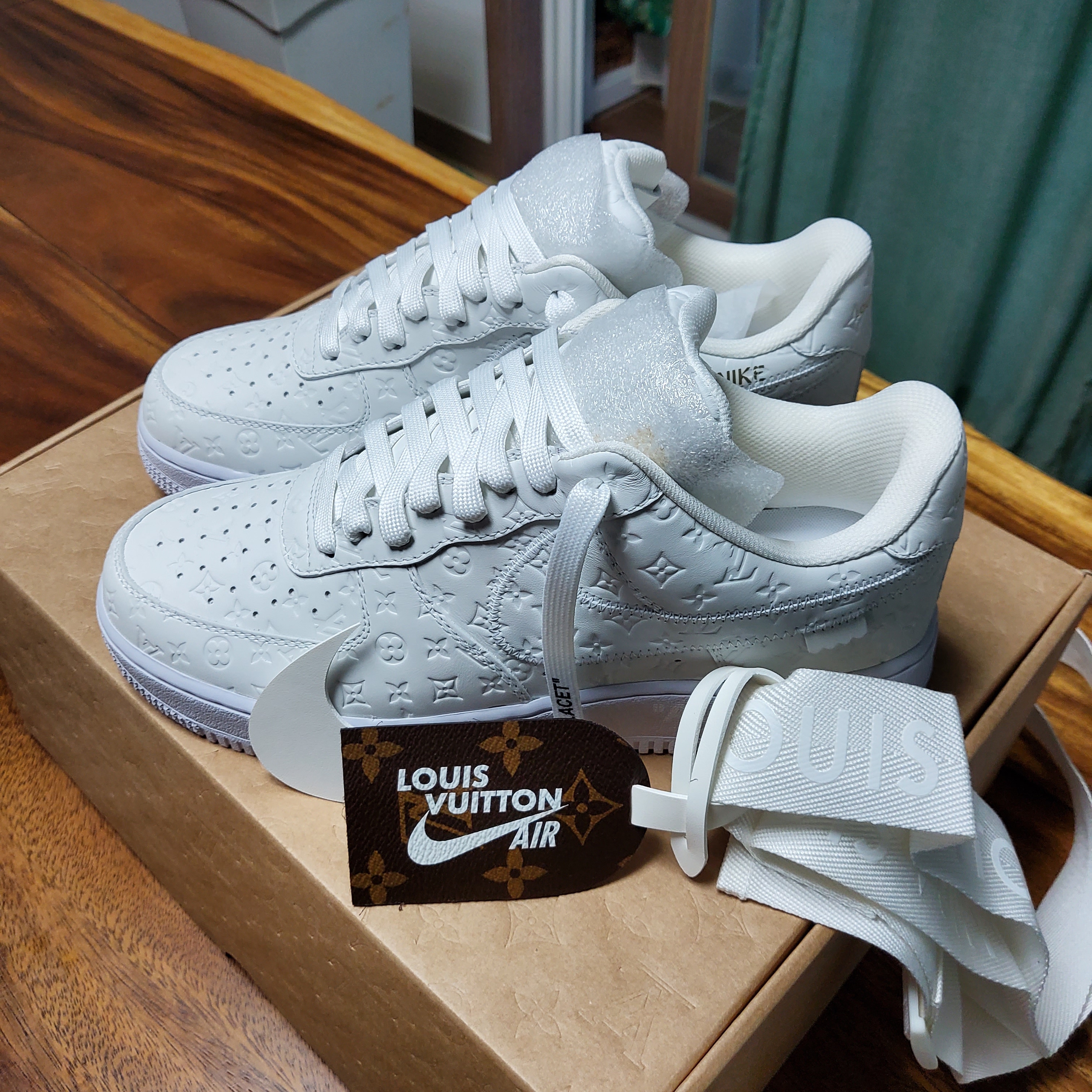 Louis Vuitton x Nike Air Force 1 Low by Virgil Abloh White 착용 스타일