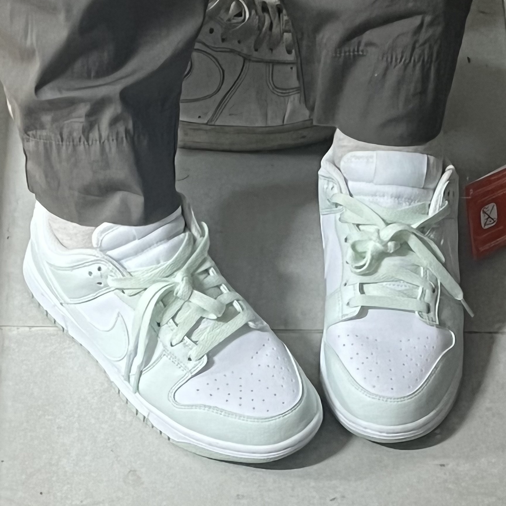 (W) Nike Dunk Low Next Nature Barely Green and White 착용 스타일 - 5