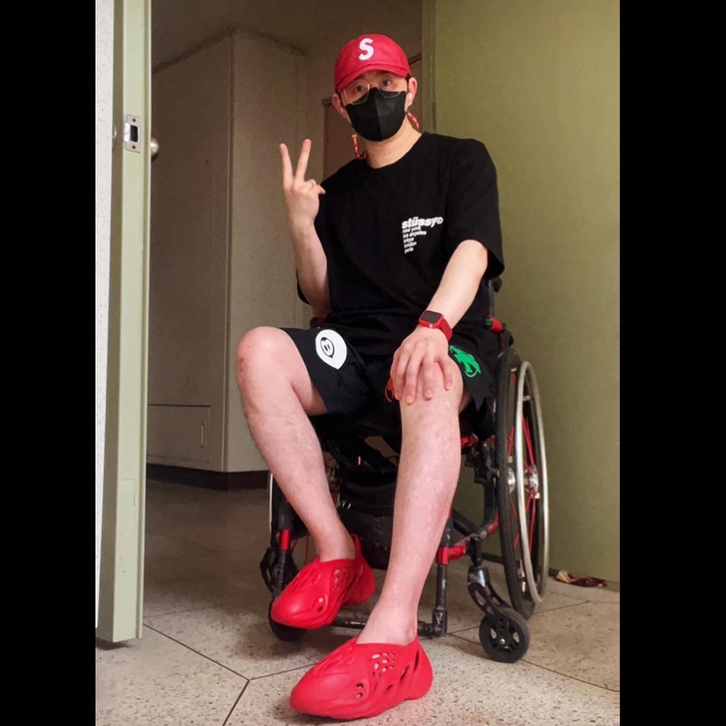 Supreme Raffia S Logo 6-Panel Red - 22SS, Stussy Strawberry T-Shirt Black 착용 스타일 - 1