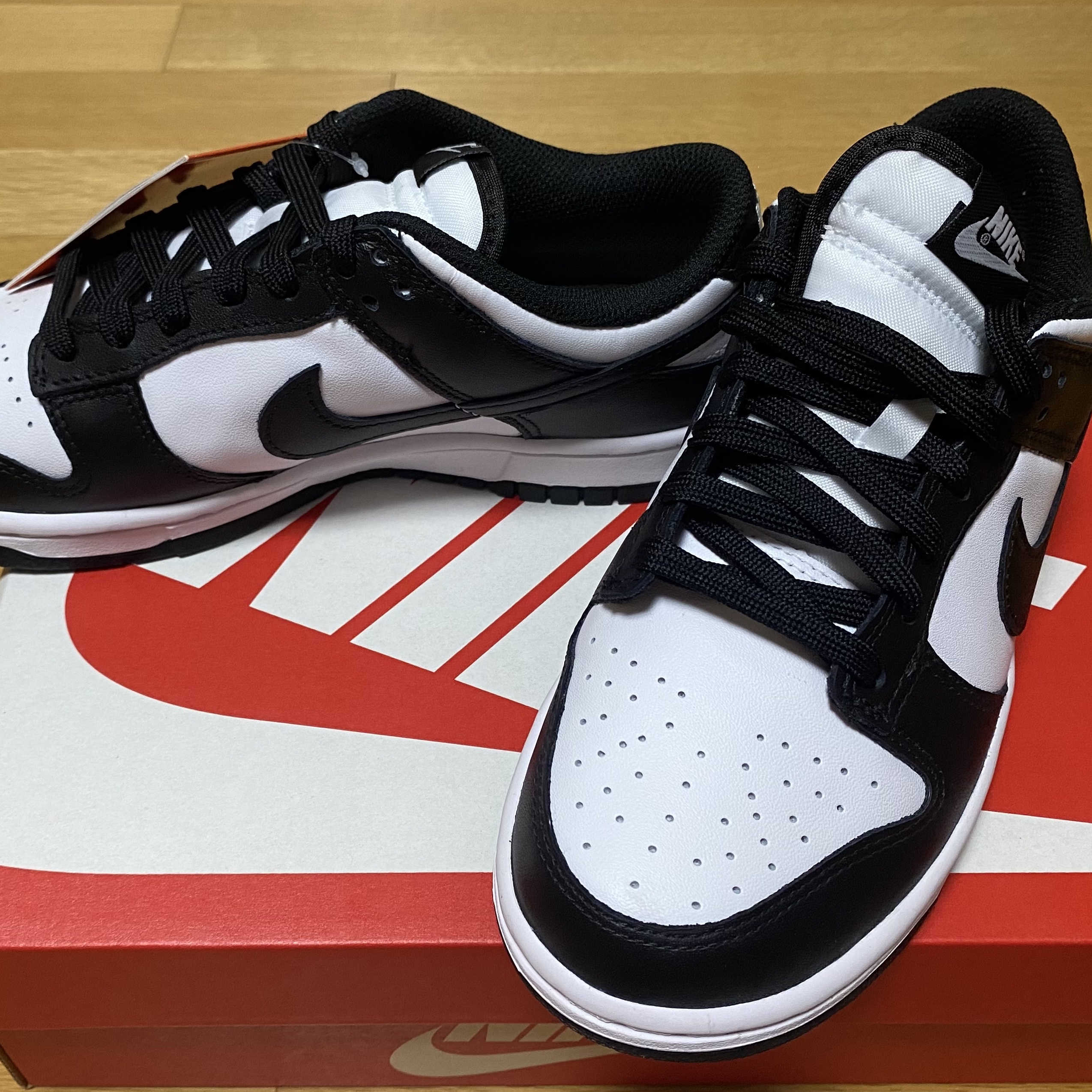 (W) Nike Dunk Low Black 착용 스타일 - 2