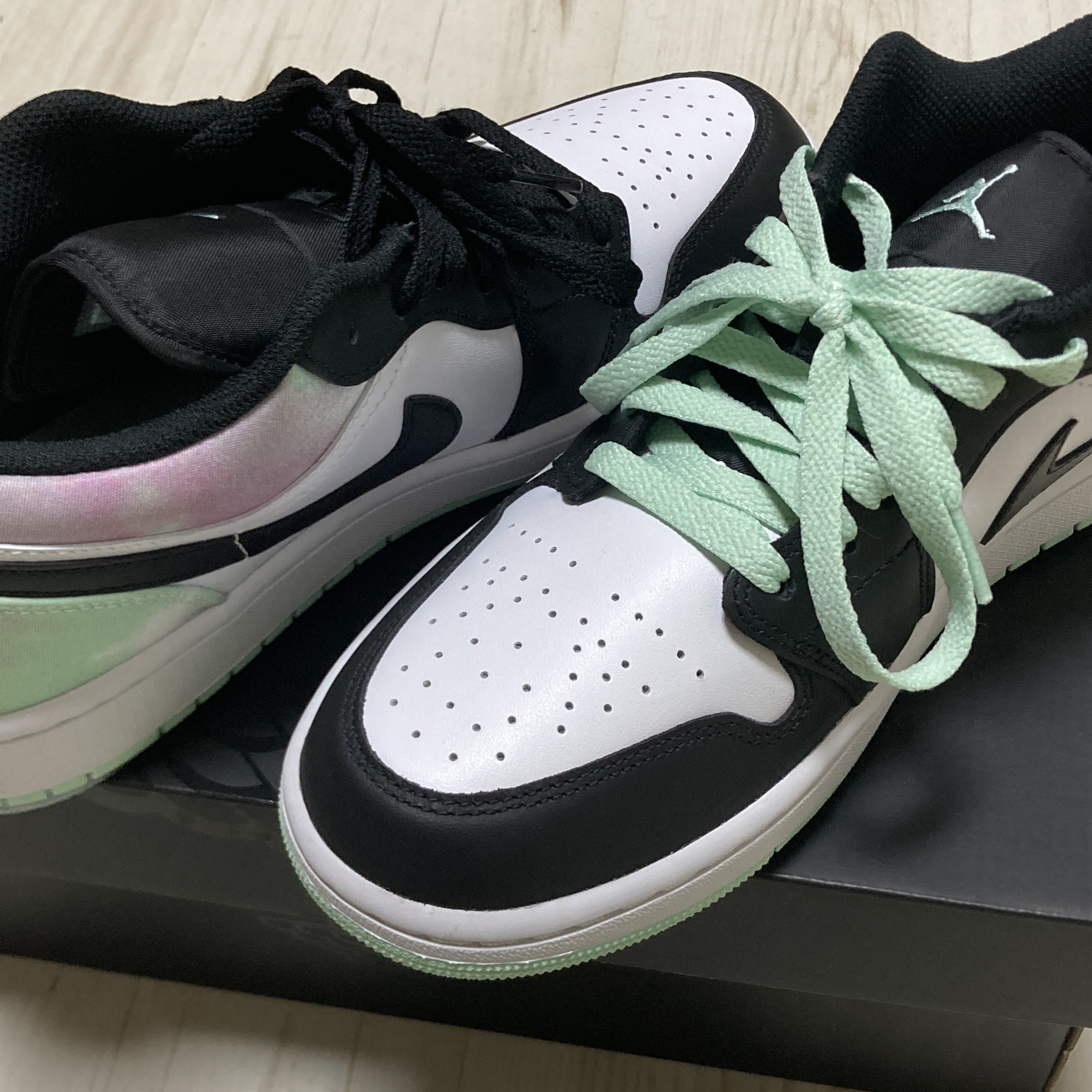 Jordan 1 Low SE White Black Tie-Dye 착용 스타일 - 1