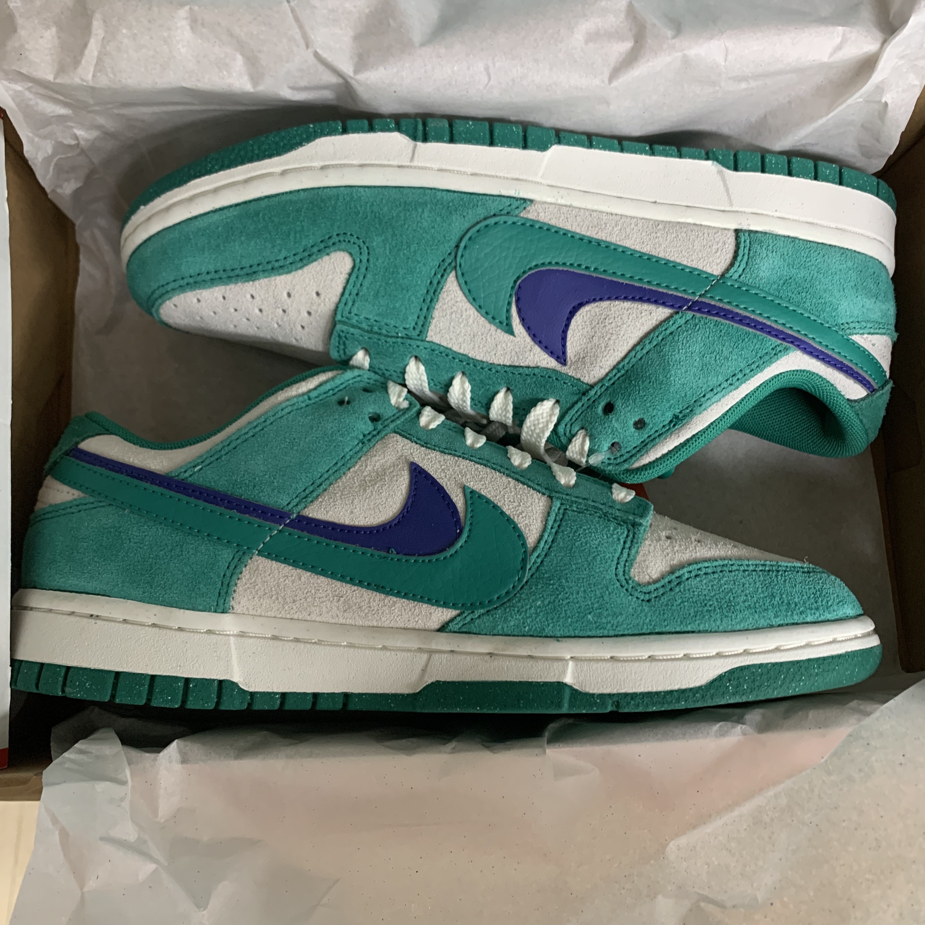 (W) Nike Dunk Low SE 85 Neptune Green and Sail 착용 스타일