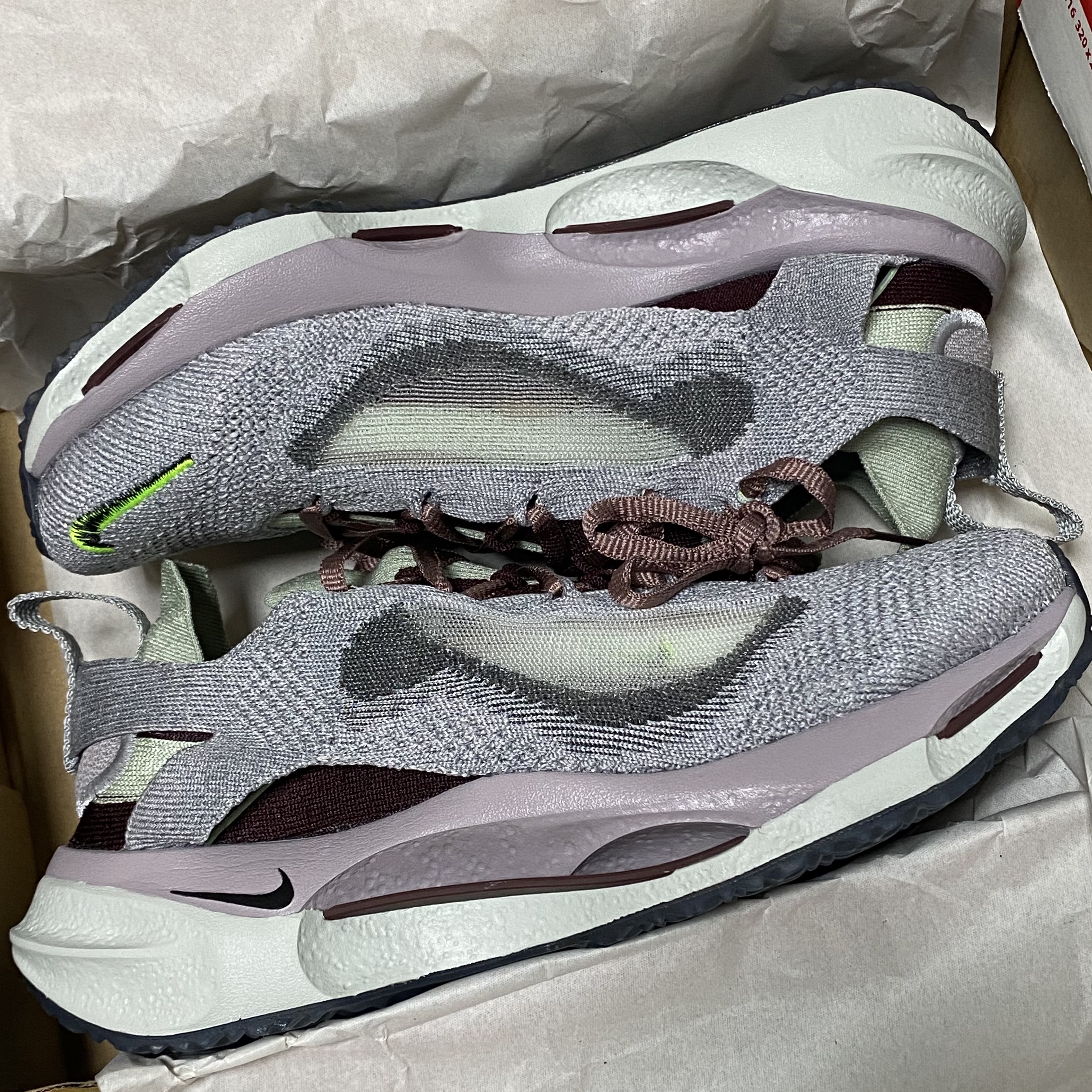Nike Spark Flyknit Burgundy Crush and Racer Blue 착용 스타일