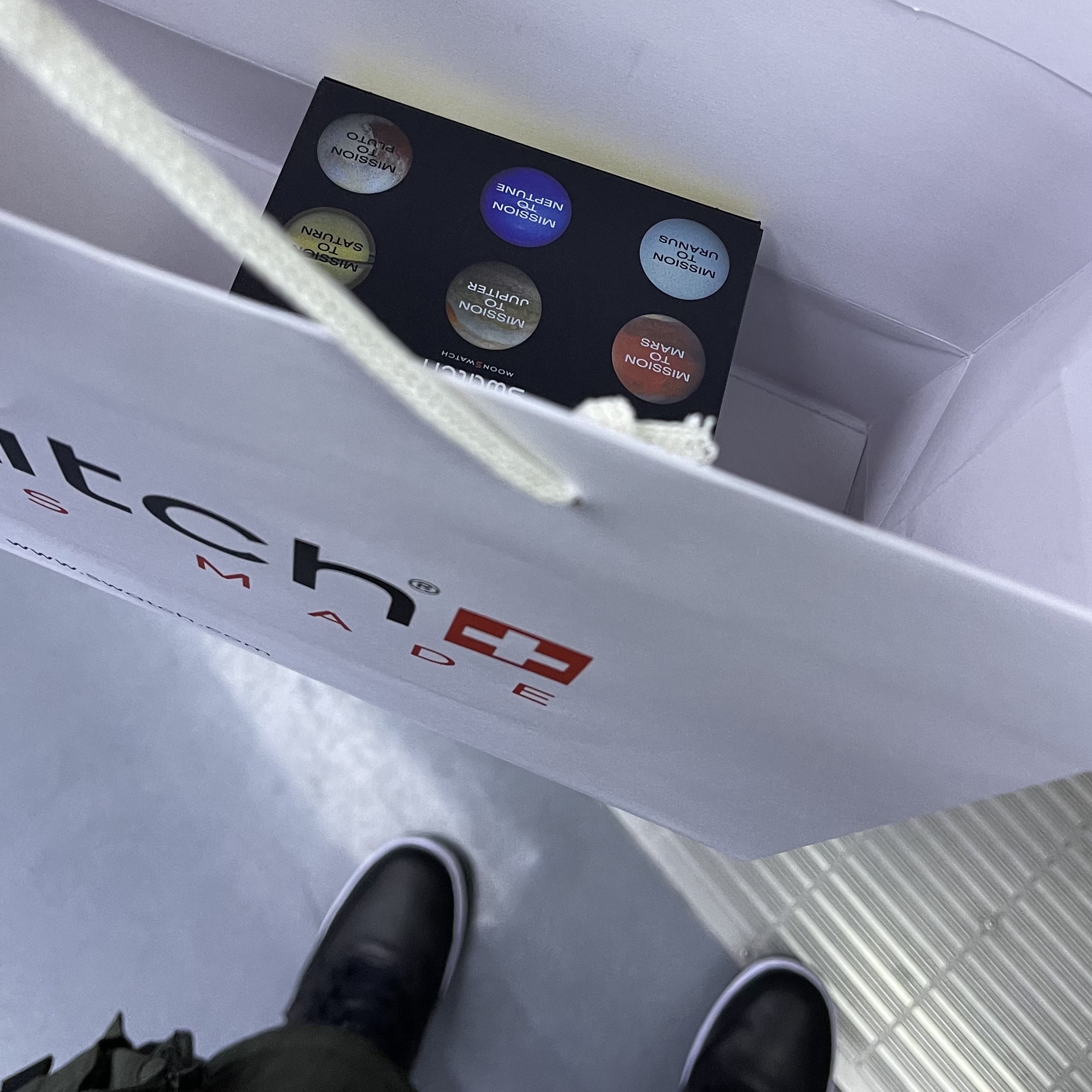 Swatch x Omega Bioceramic MoonSwatch Mission To The Sun, Nike x Stussy Air Force 1 '07 Mid SP Black 착용 스타일