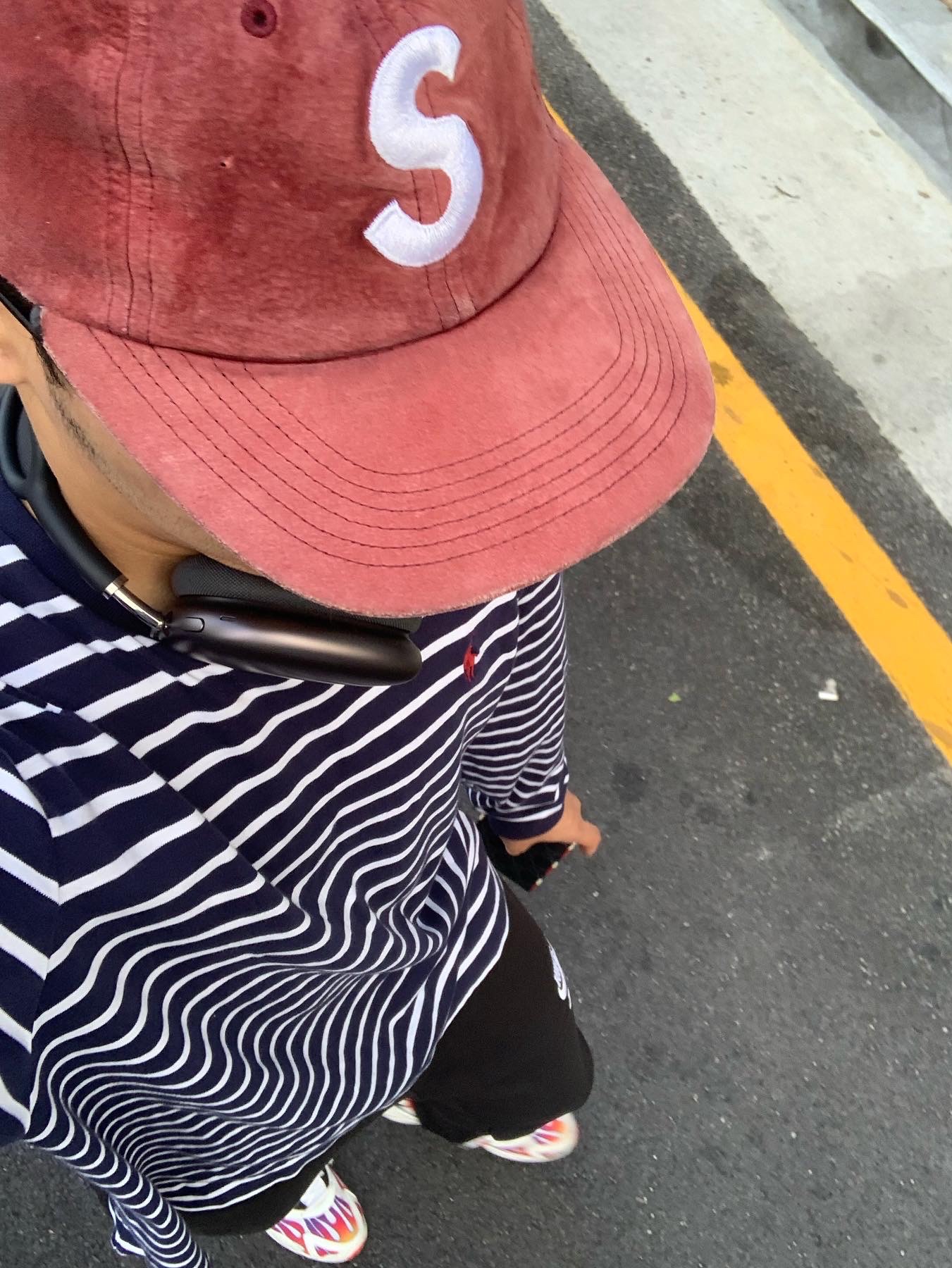 Apple AirPods Max Lightning Space Gray (Korean Ver.), Supreme Wool S Logo 6-Panel Red - 21FW 착용 스타일