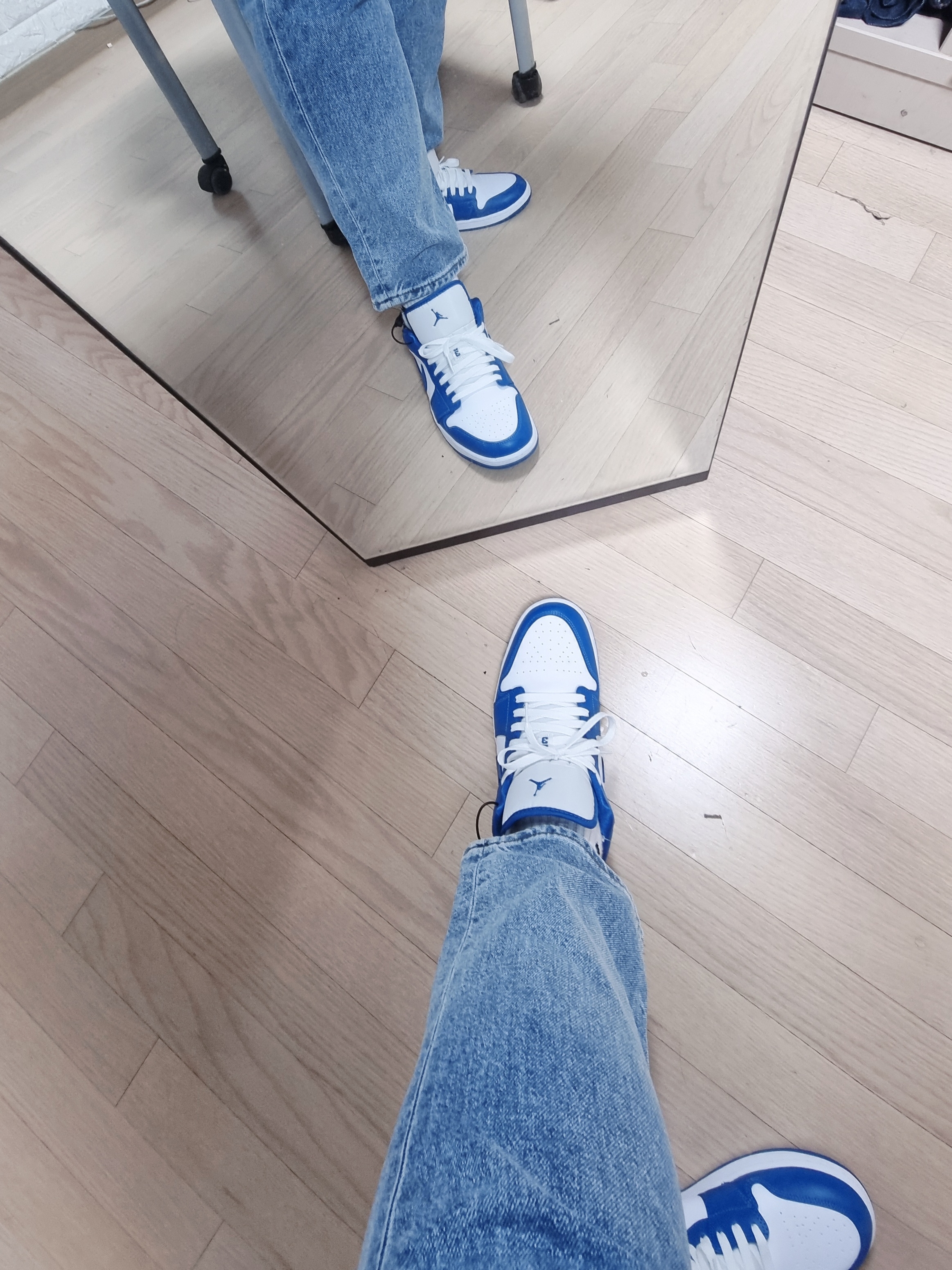 (W) Jordan 1 Low White Dark Marina Blue 착용 스타일 - 4