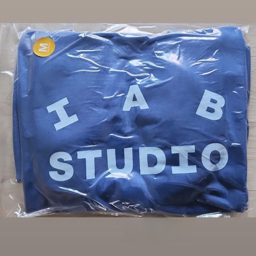 IAB Studio Pigment Hoodie Royal Blue - 22FW 착용 스타일 - 1