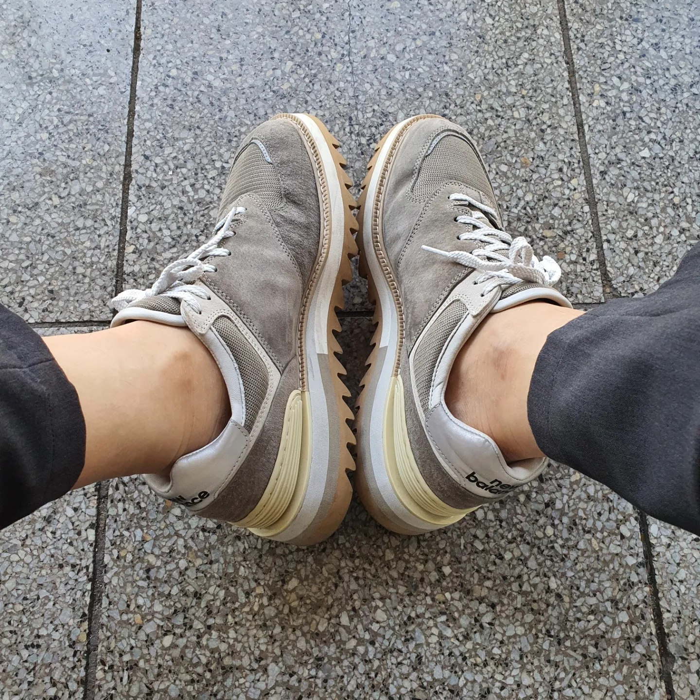 New Balance x Tokyo Design Studio 574 Grey Dune 착용 스타일 - 3