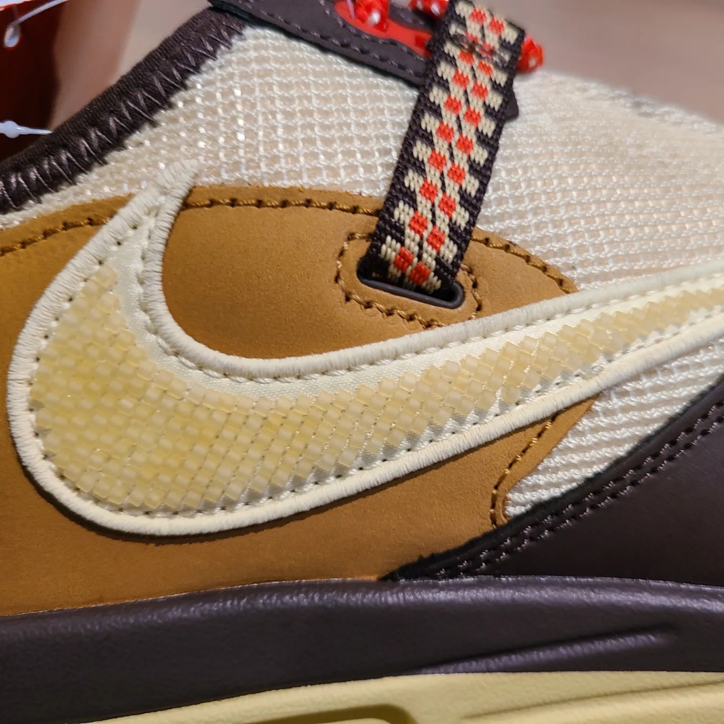 Nike x Travis Scott Air Max 1 Cact.us Brown 착용 스타일 - 3