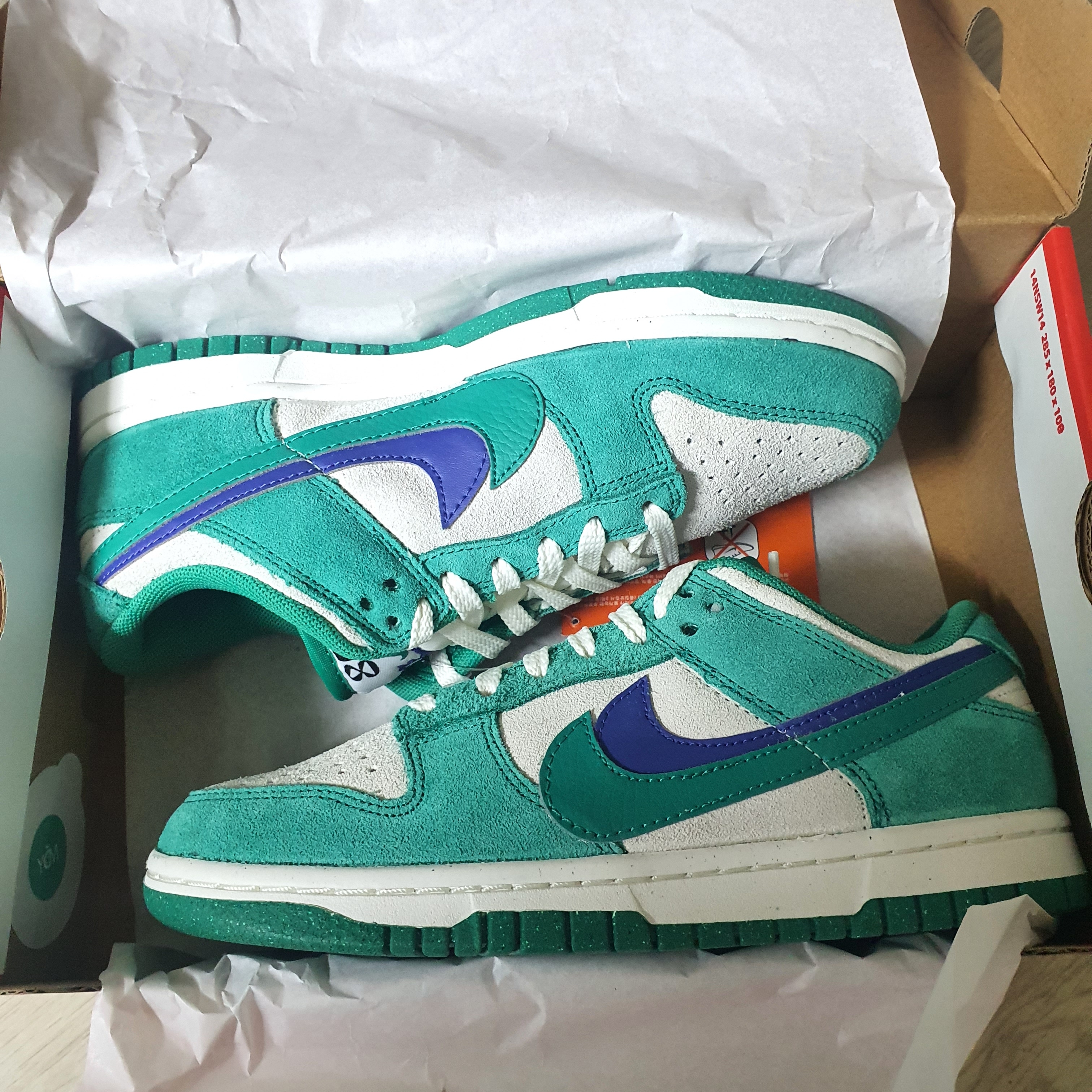 (W) Nike Dunk Low SE 85 Neptune Green and Sail 착용 스타일 - 2