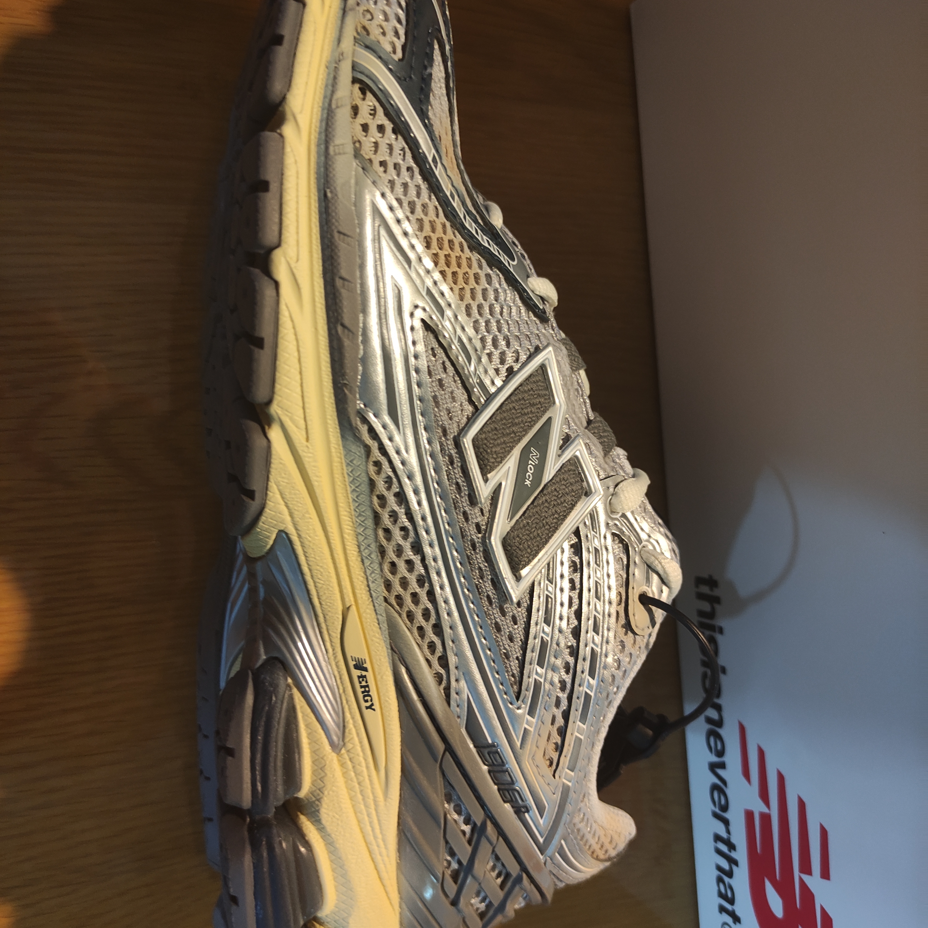 New Balance x Thisisneverthat 1906R 2022 Downtown Run 착용 스타일 - 2