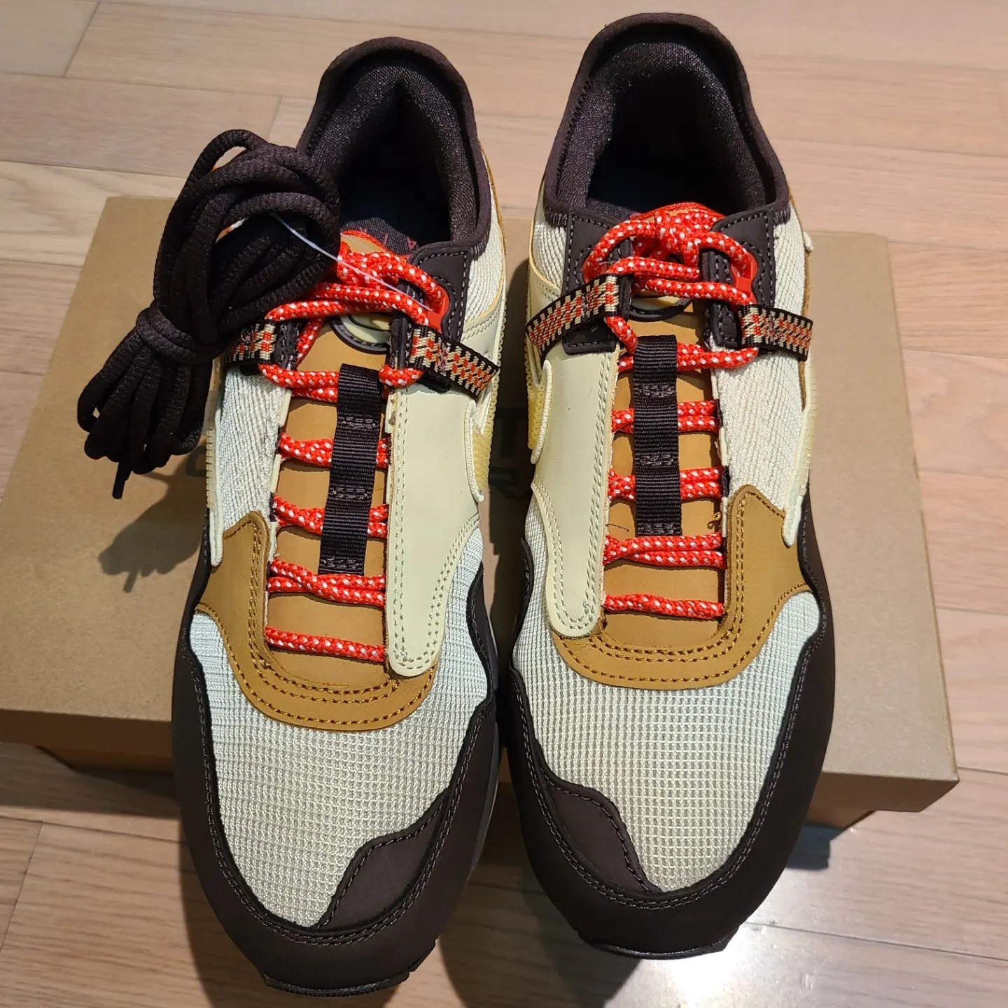 Nike x Travis Scott Air Max 1 Cact.us Brown 착용 스타일 - 2