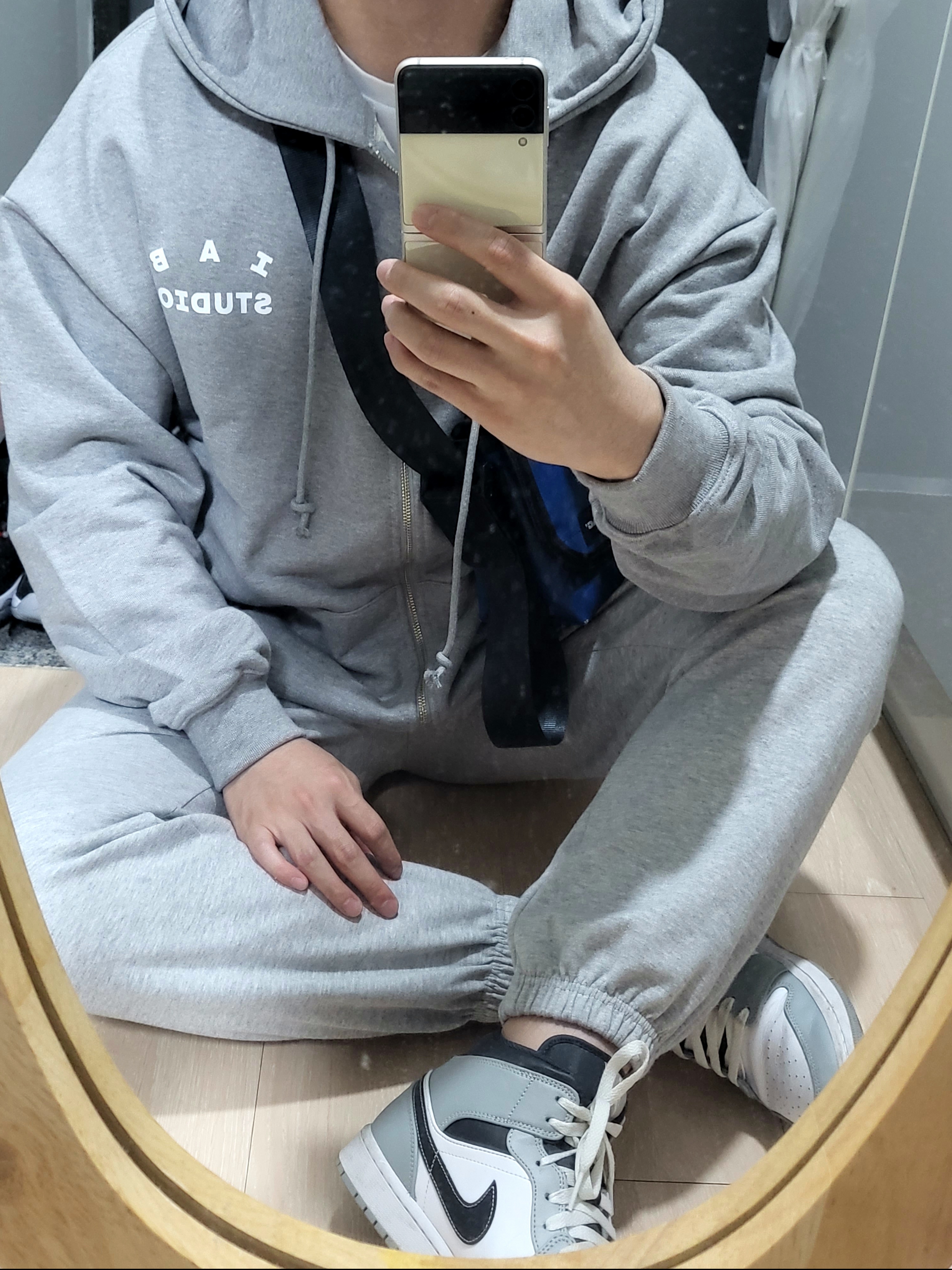 IAB Studio Zip-Up Hoodie Gray - 22FW 착용 스타일 - 1