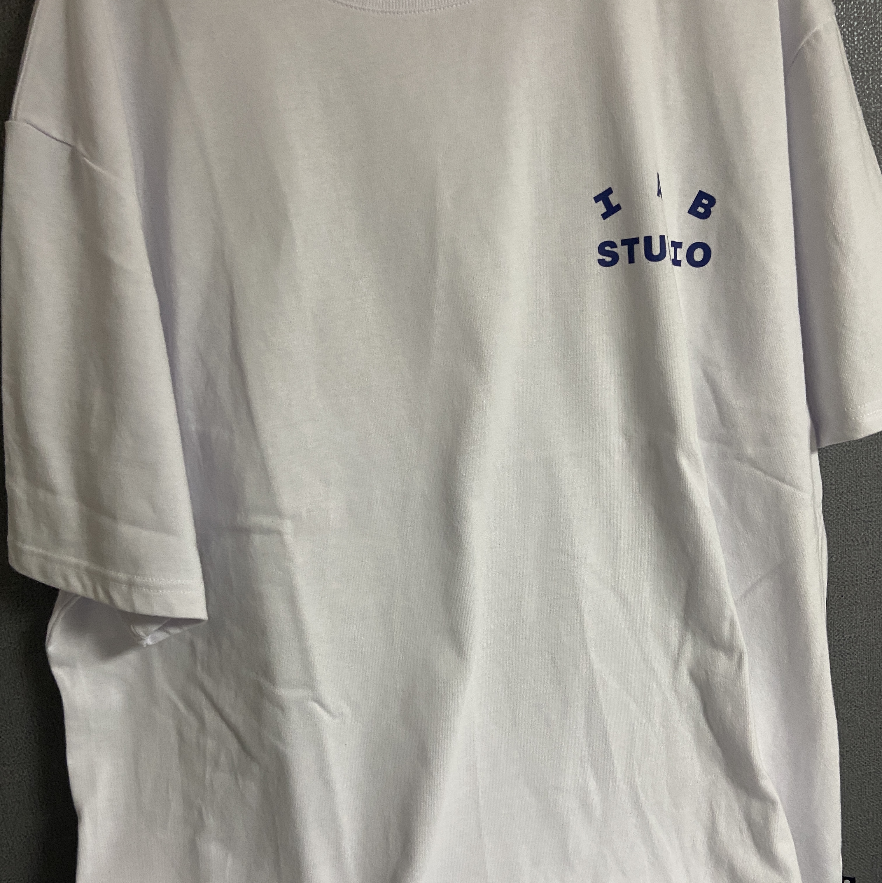 IAB Studio T-Shirt White Navy - 22FW 착용 스타일