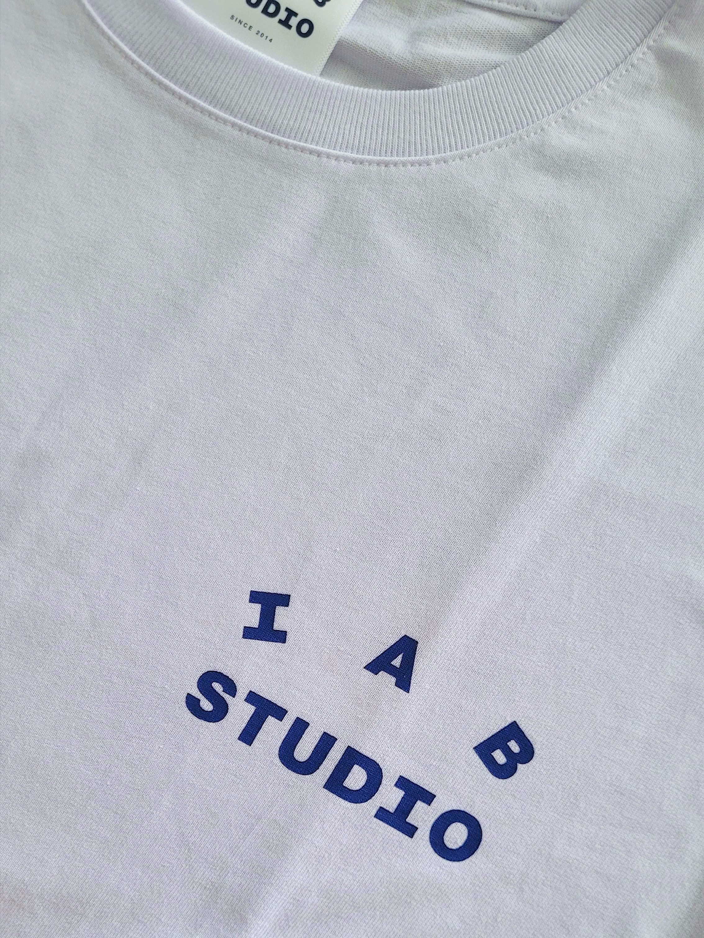 IAB Studio T-Shirt White Navy - 22FW 착용 스타일