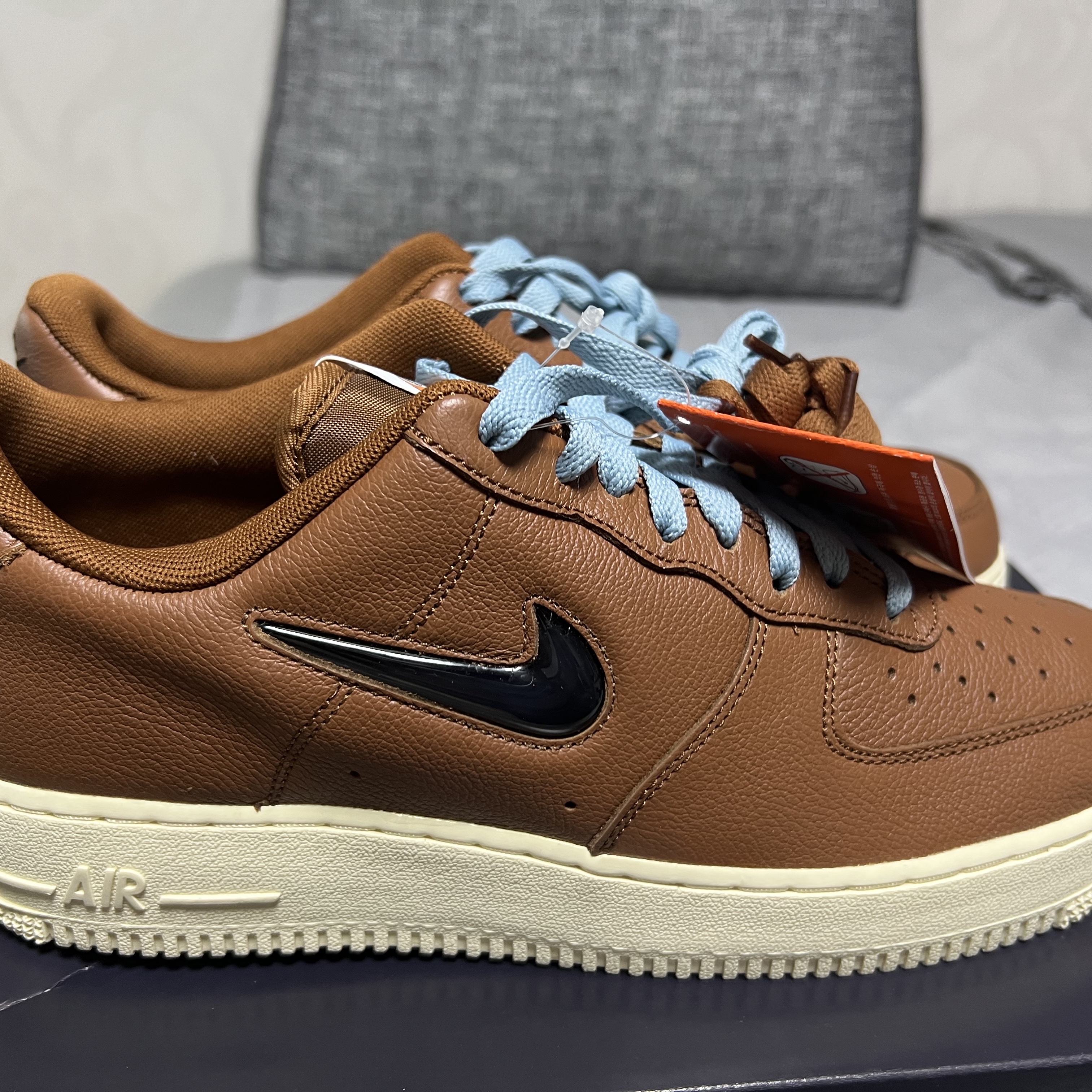 Nike Air Force 1 '07 PRM Vintage Pecan 착용 스타일 - 2