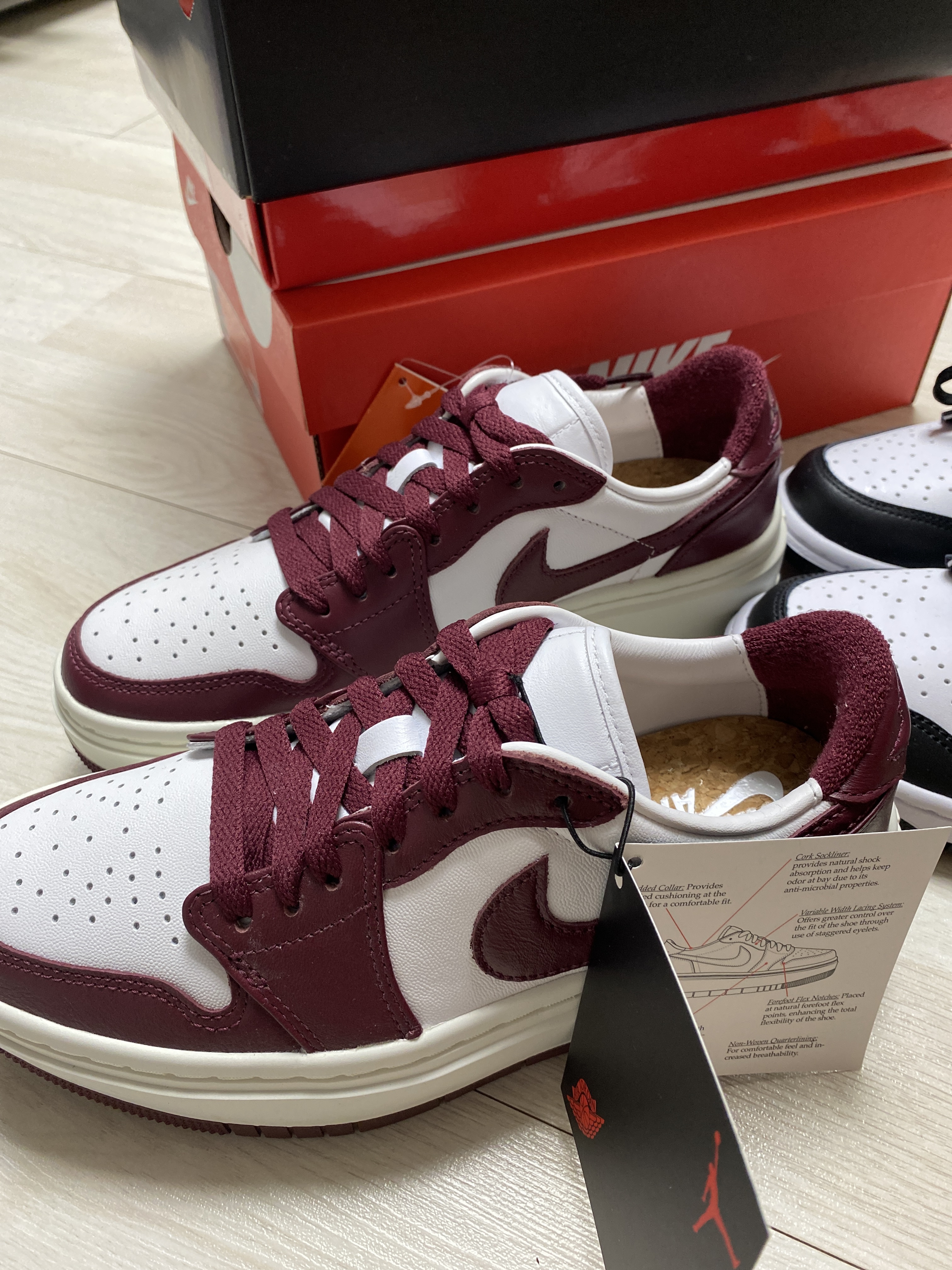 (W) Jordan 1 Elevate Low Dark Beetroot, (GS) Nike Dunk Low Black 착용 스타일 - 1