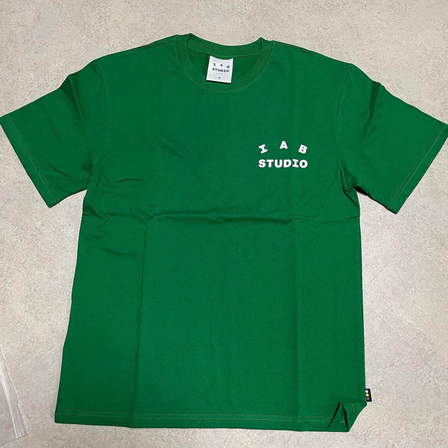 IAB Studio T-Shirt Green - 22FW 착용 스타일 - 2
