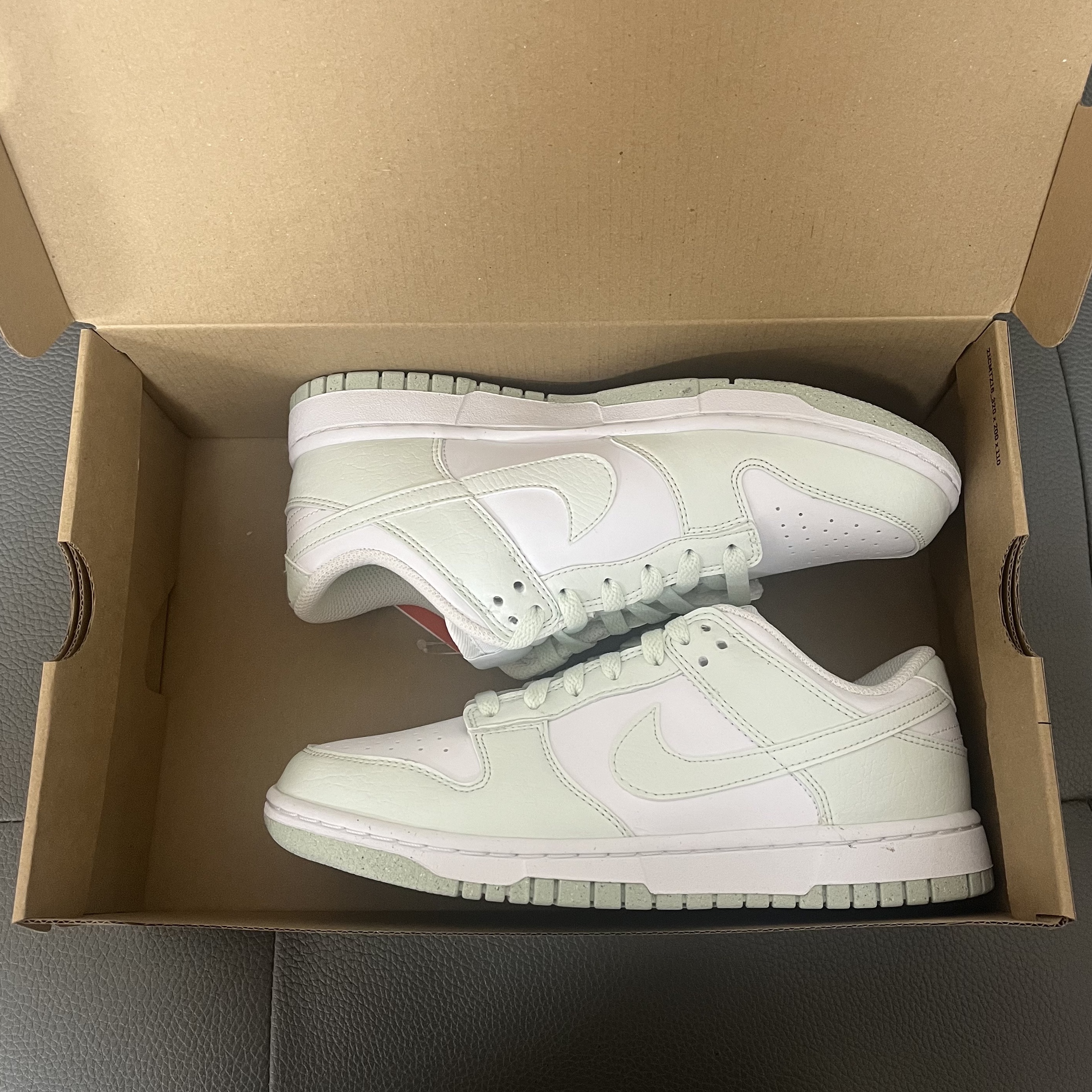 (W) Nike Dunk Low Next Nature Barely Green and White 착용 스타일 - 4
