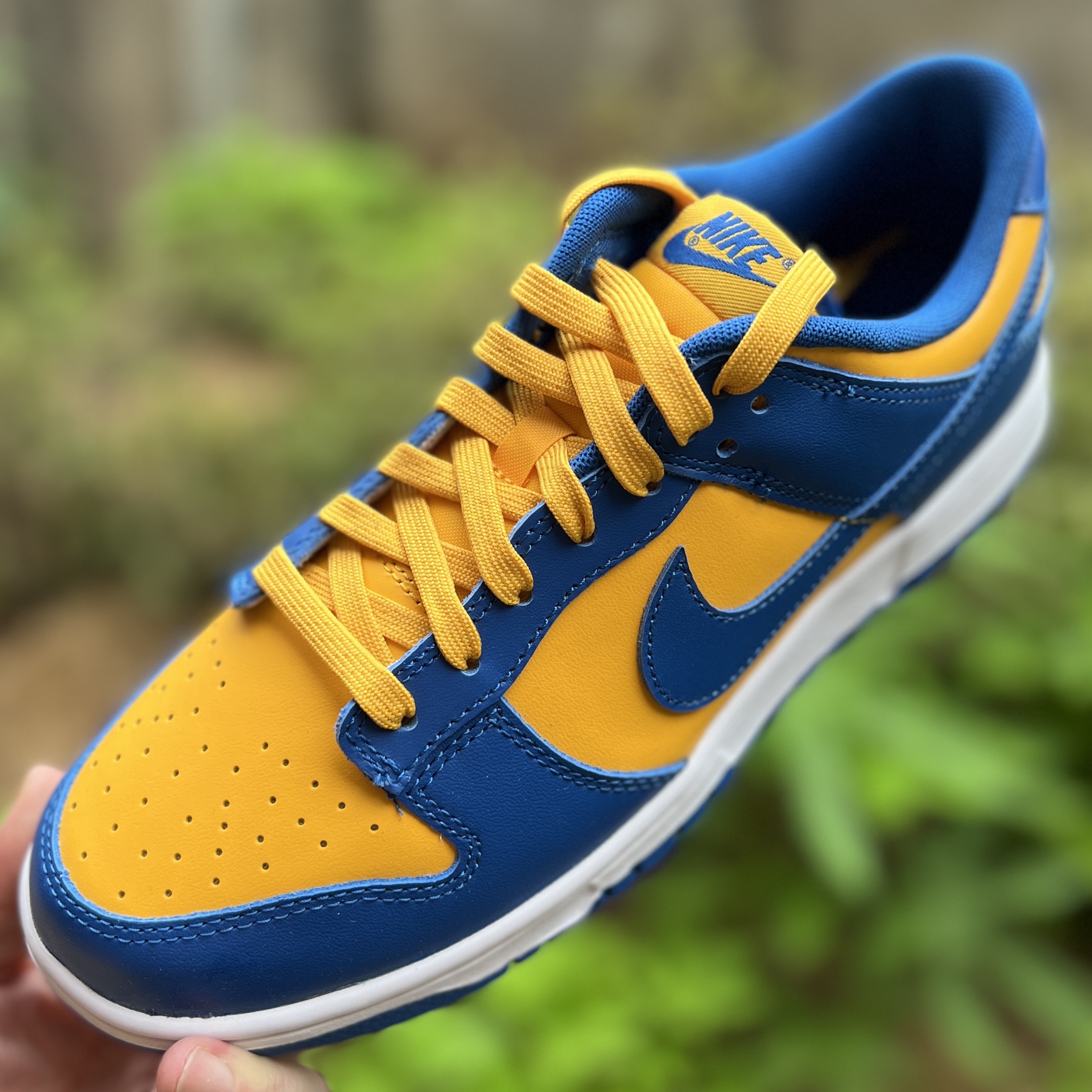 Nike Dunk Low Retro Blue Jay and University Gold 착용 스타일 - 1