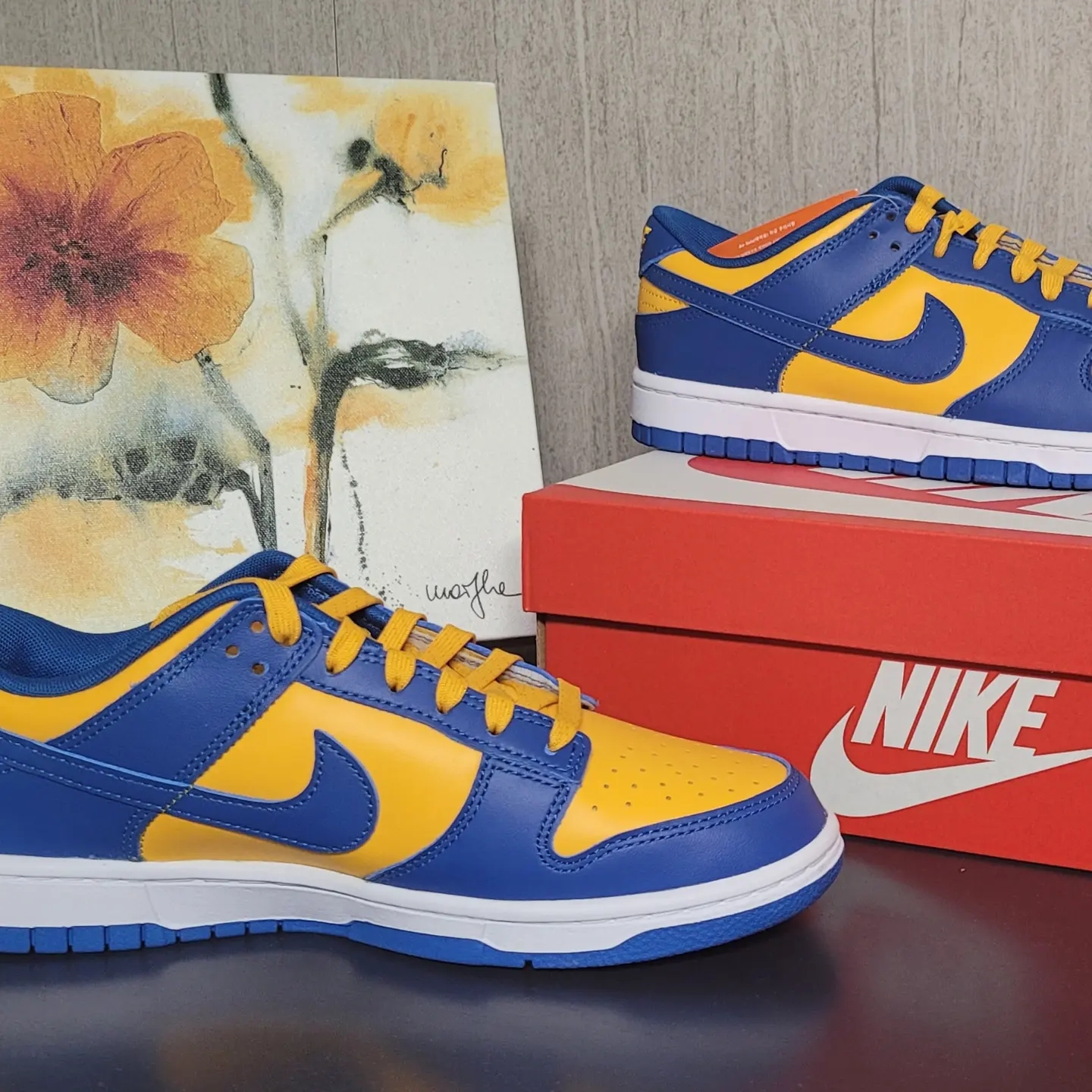 Nike Dunk Low Retro Blue Jay and University Gold 착용 스타일 - 1