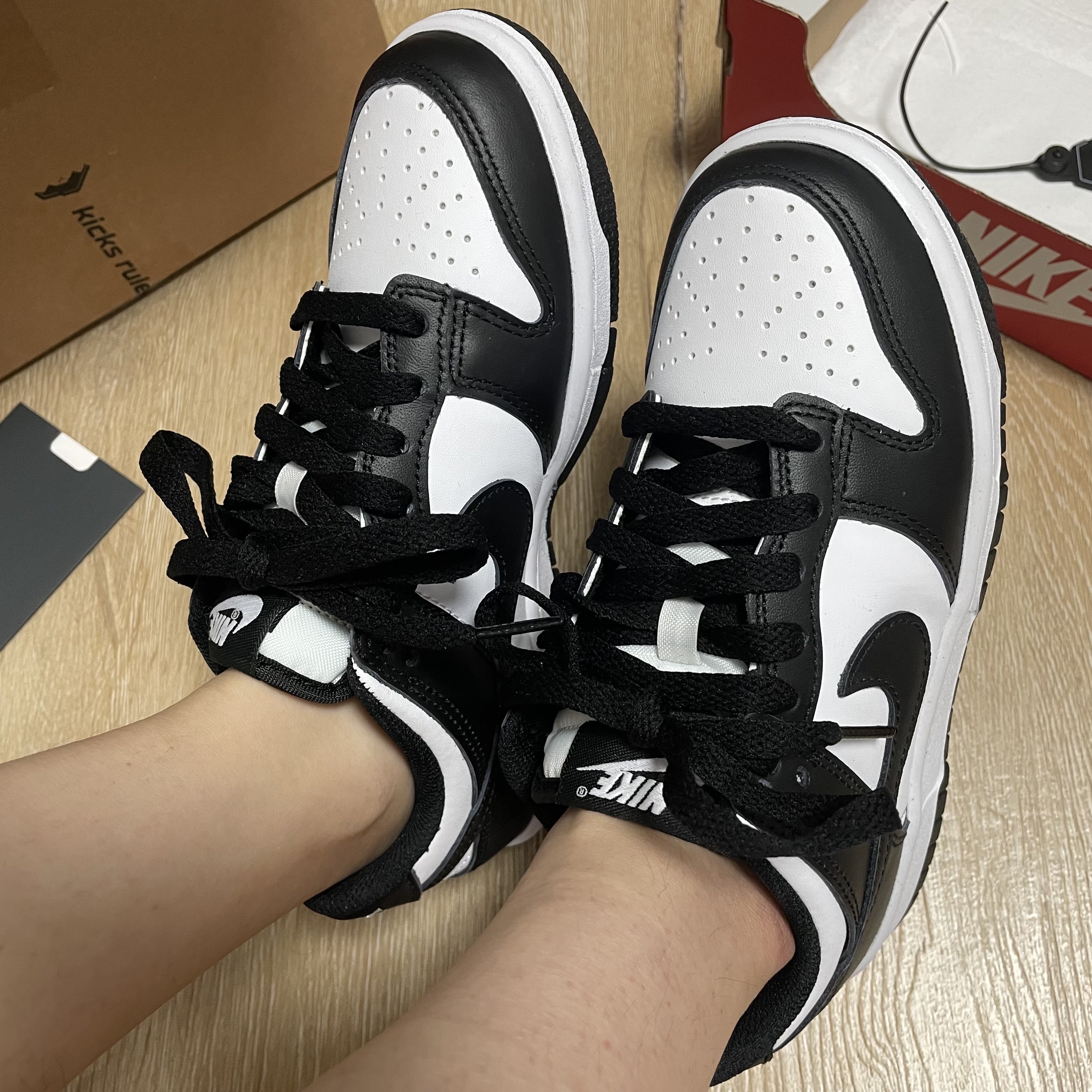 (GS) Nike Dunk Low Black 착용 스타일 - 2