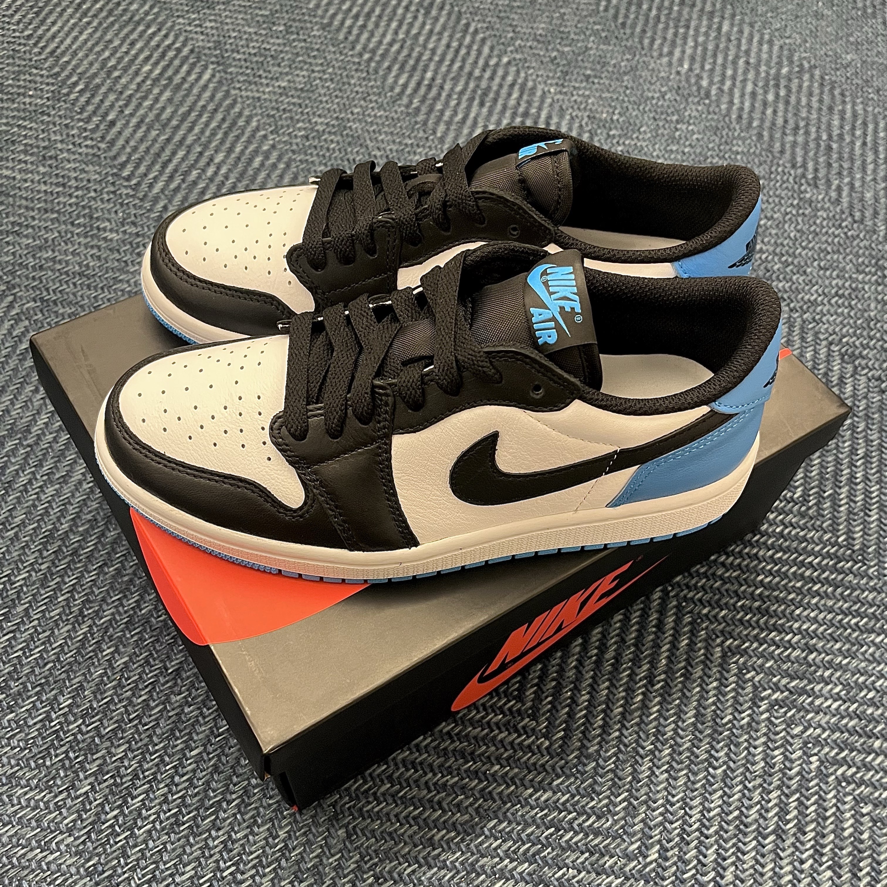 Jordan 1 Retro Low OG Black and Dark Powder Blue, (W) Jordan 1 Retro Low OG Black and Dark Powder Blue 착용 스타일