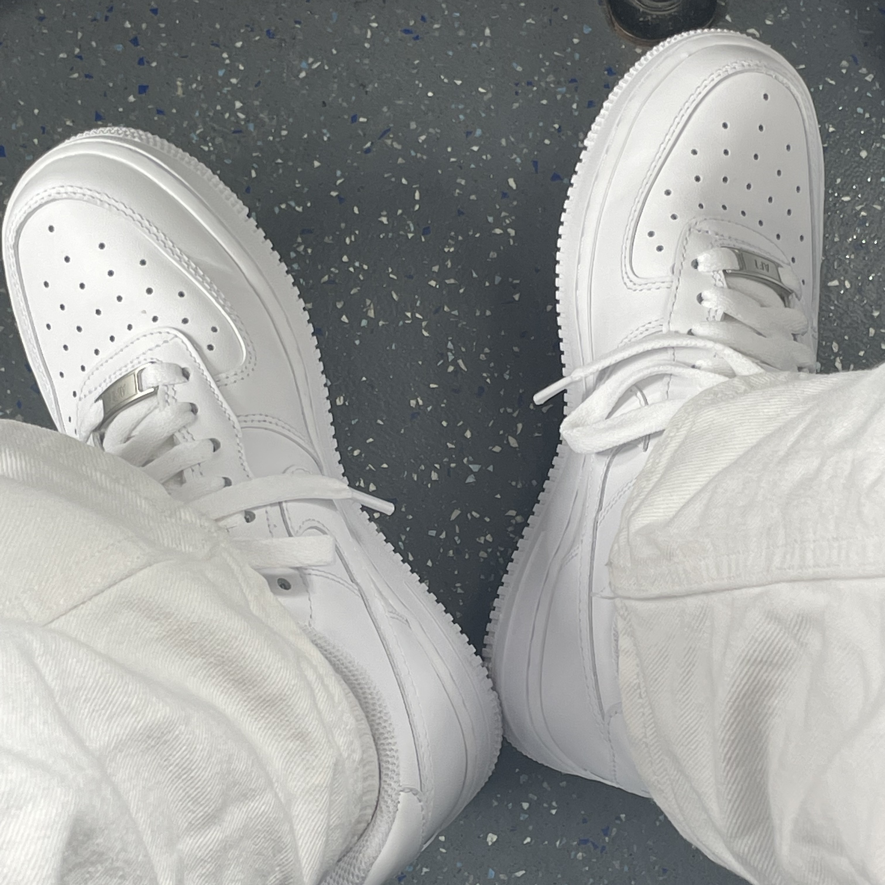 (W) Nike Air Force 1 '07 Low White, Nike Air Force 1 '07 Low White 착용 스타일 - 1
