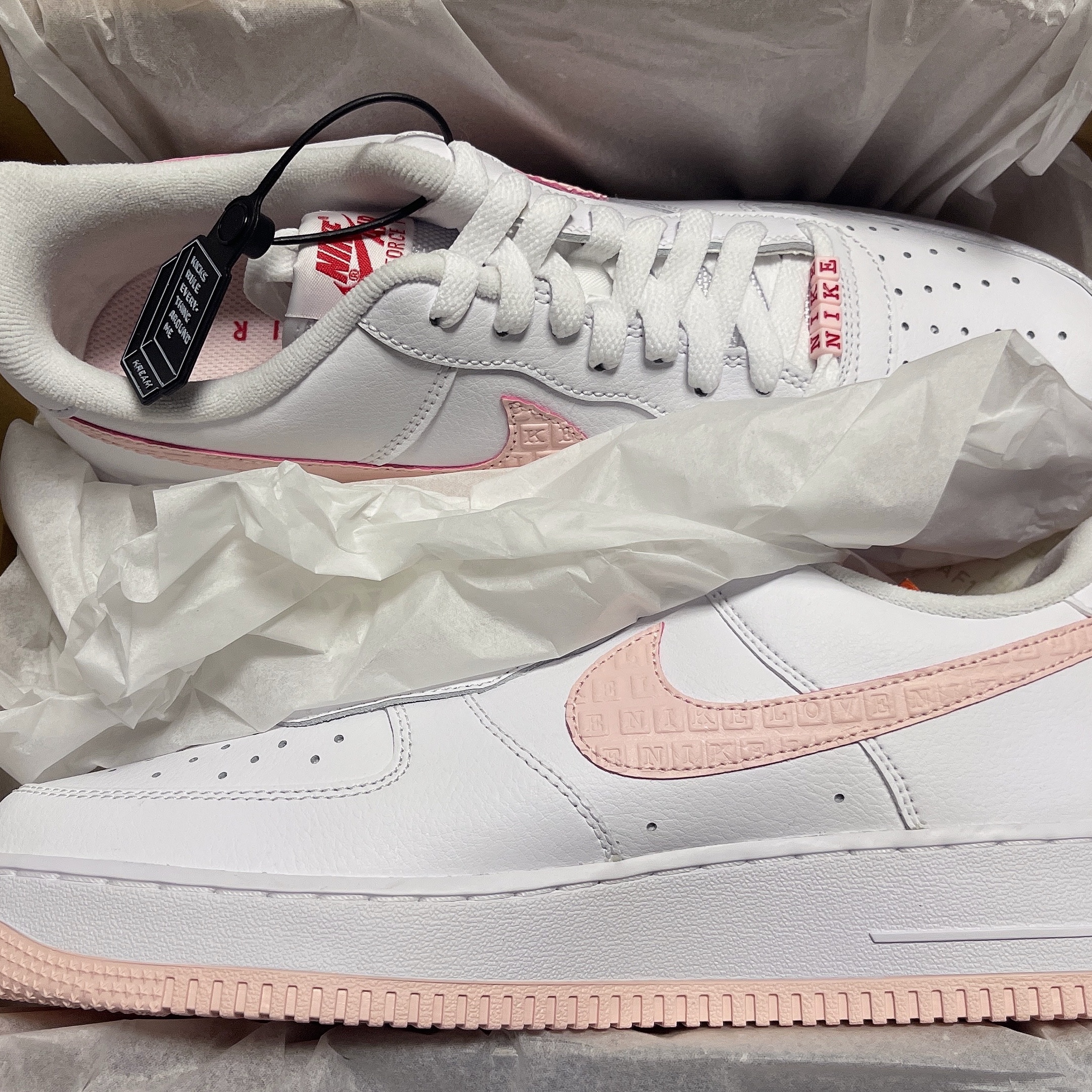 Nike Air Force 1 '07 Valentine's Day 2022 착용 스타일