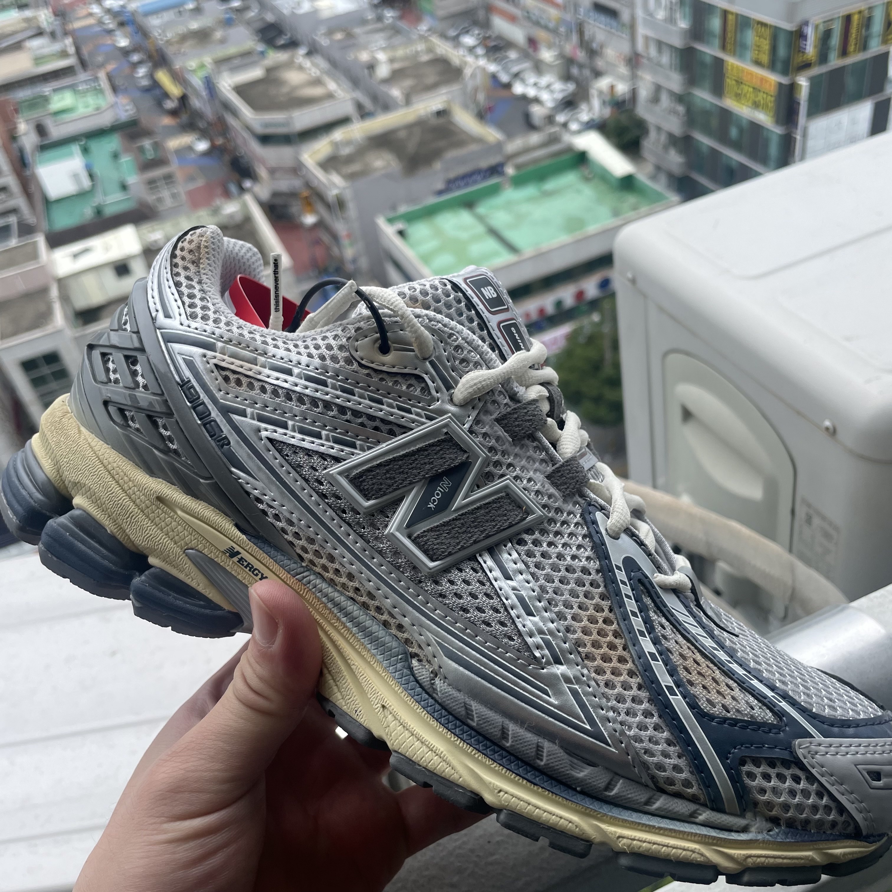 New Balance x Thisisneverthat 1906R 2022 Downtown Run 착용 스타일 - 2