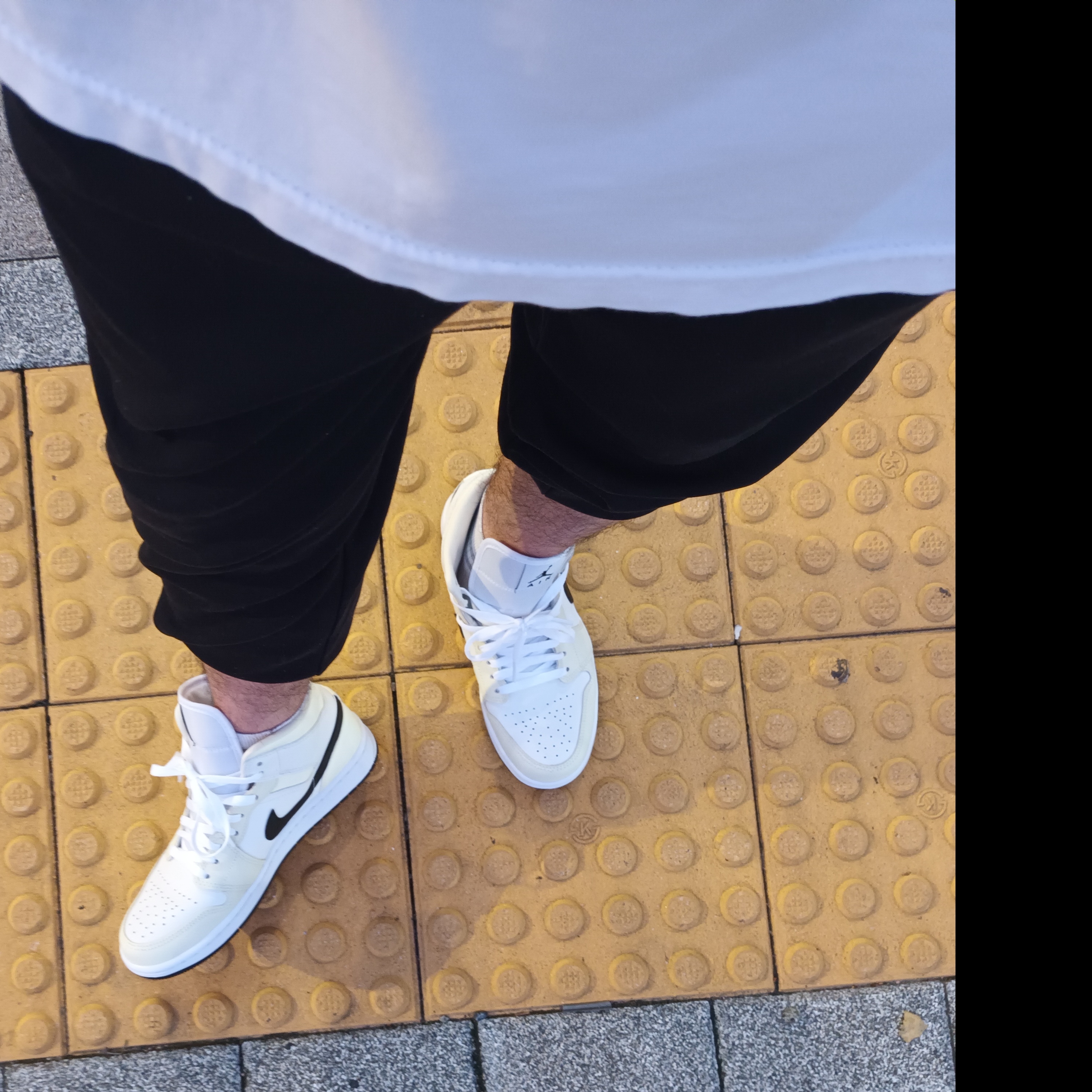(W) Jordan 1 Mid Coconut Milk 착용 스타일 - 1