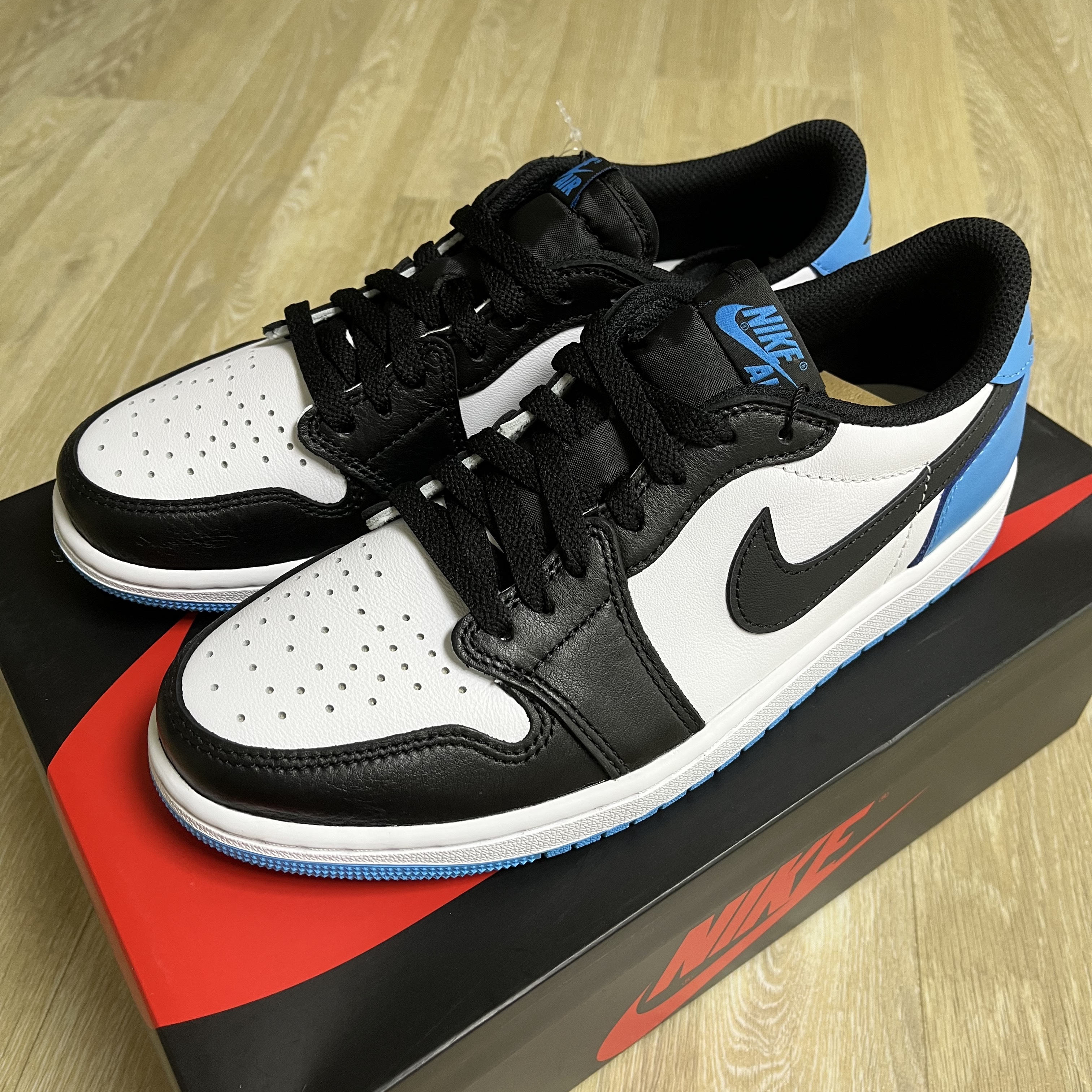 Jordan 1 Retro Low OG Black and Dark Powder Blue 착용 스타일