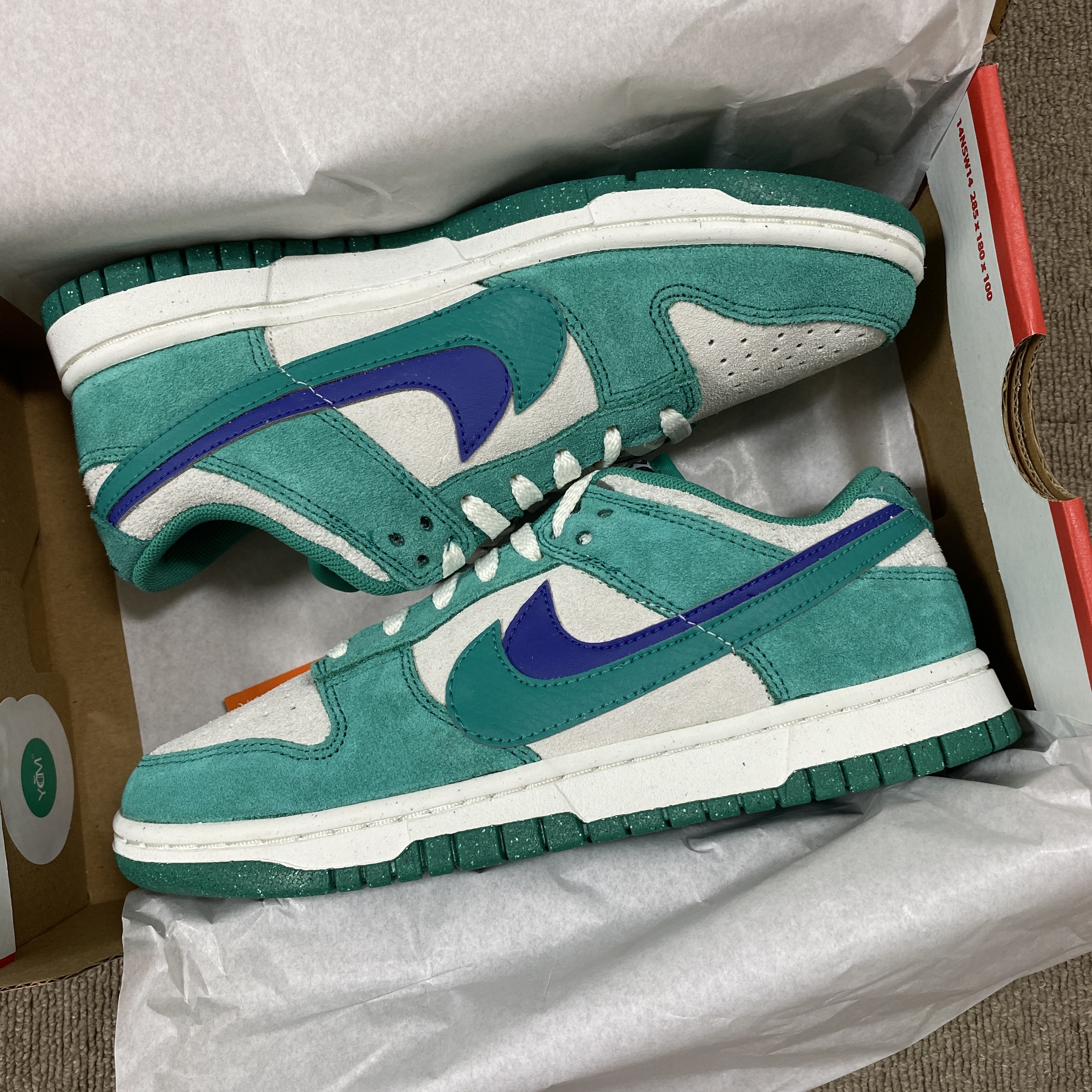 (W) Nike Dunk Low SE 85 Neptune Green and Sail 착용 스타일