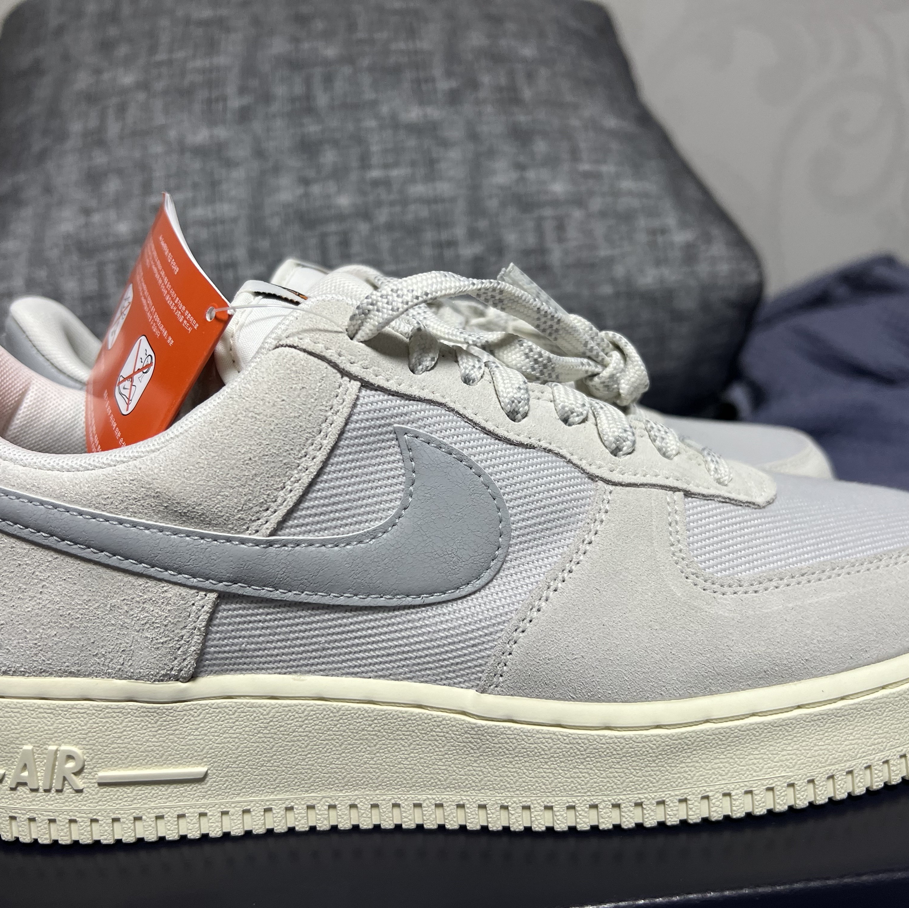 Nike Air Force 1 '07 LV8 Photon Dust and Sail 착용 스타일 - 2