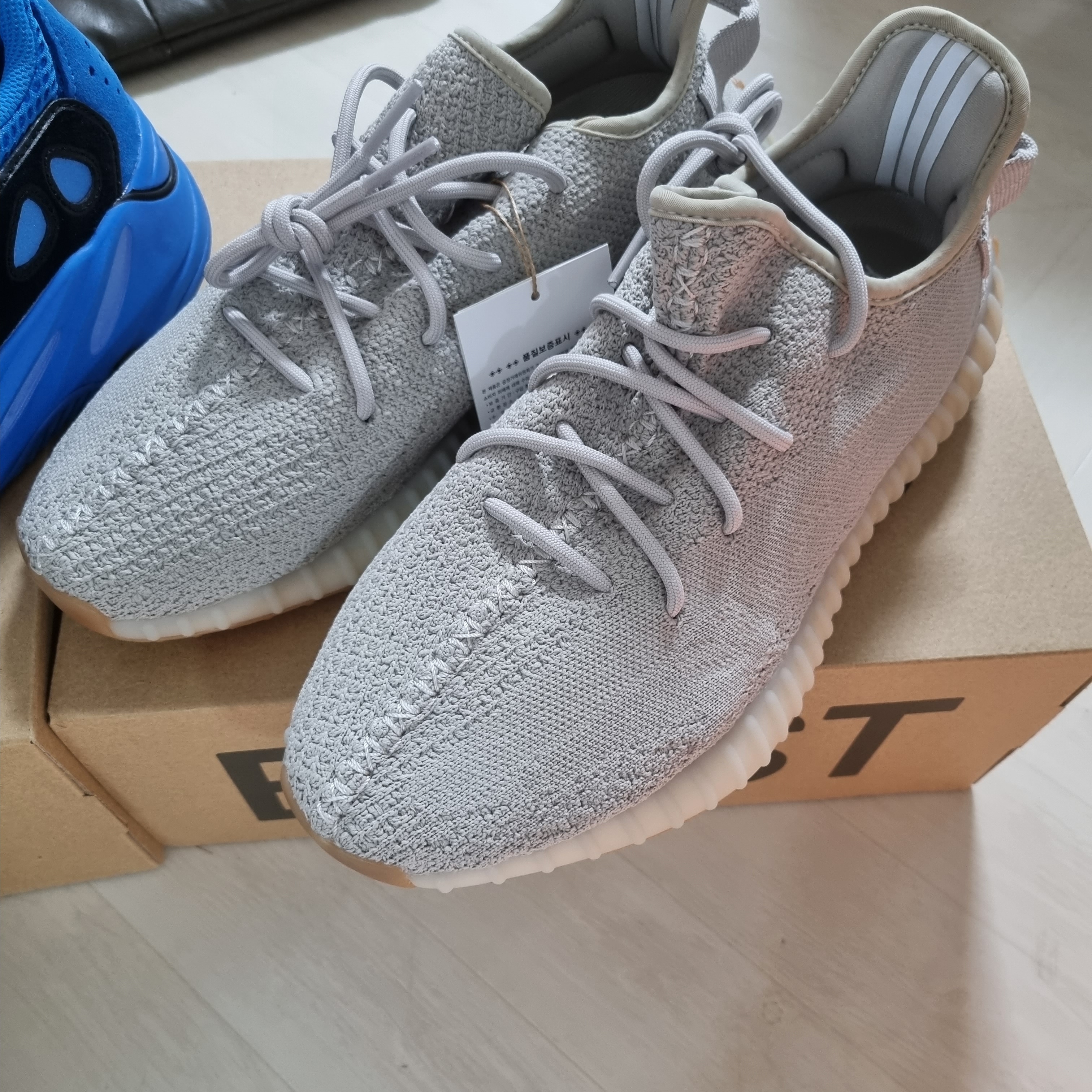 Adidas Yeezy Boost 350 V2 Sesame 2022 착용 스타일