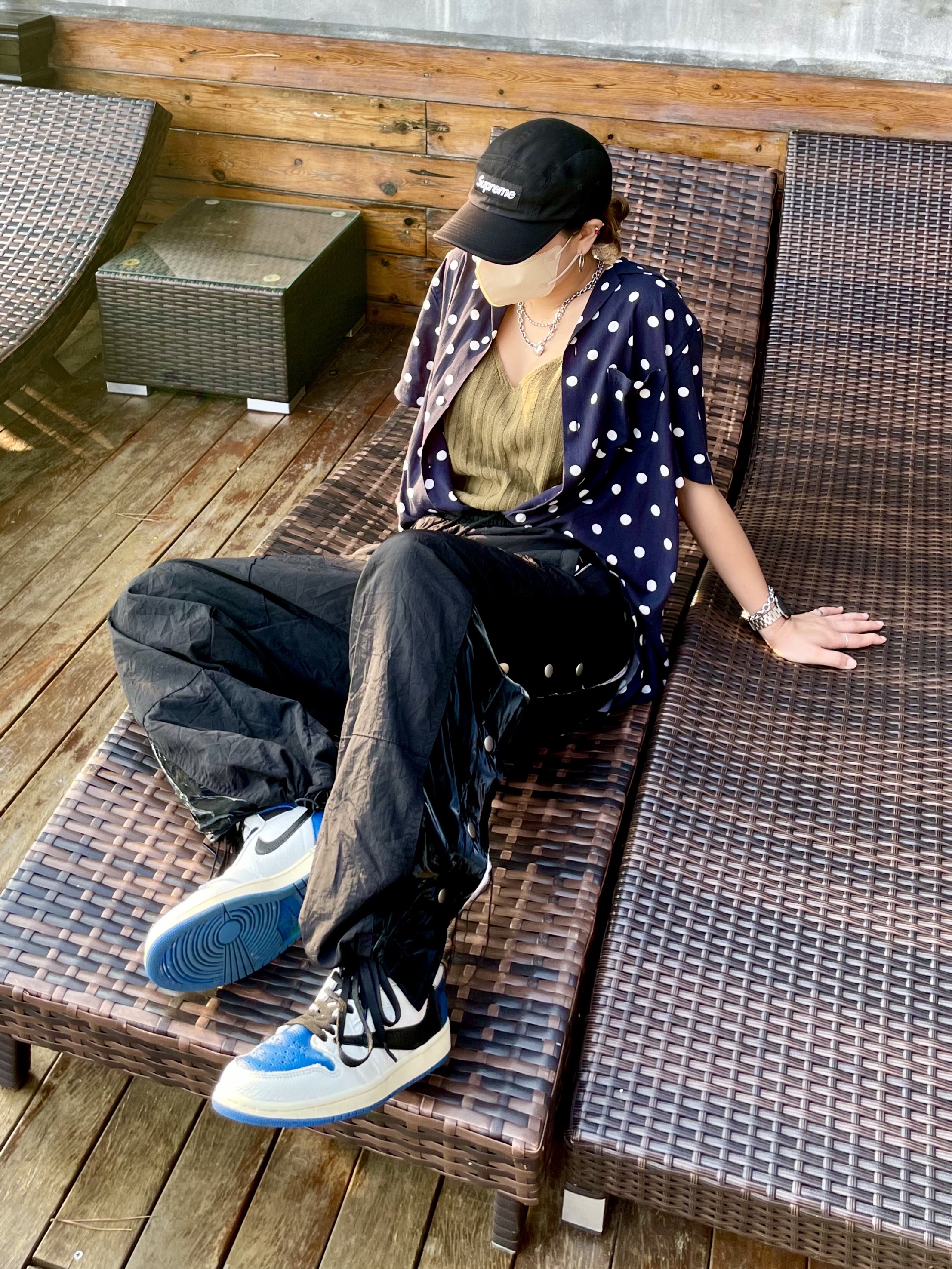 Supreme Washed Chino Twill Camp Cap Black, Jordan 1 x Travis Scott x Fragment Retro High OG SP Military Blue 착용 스타일