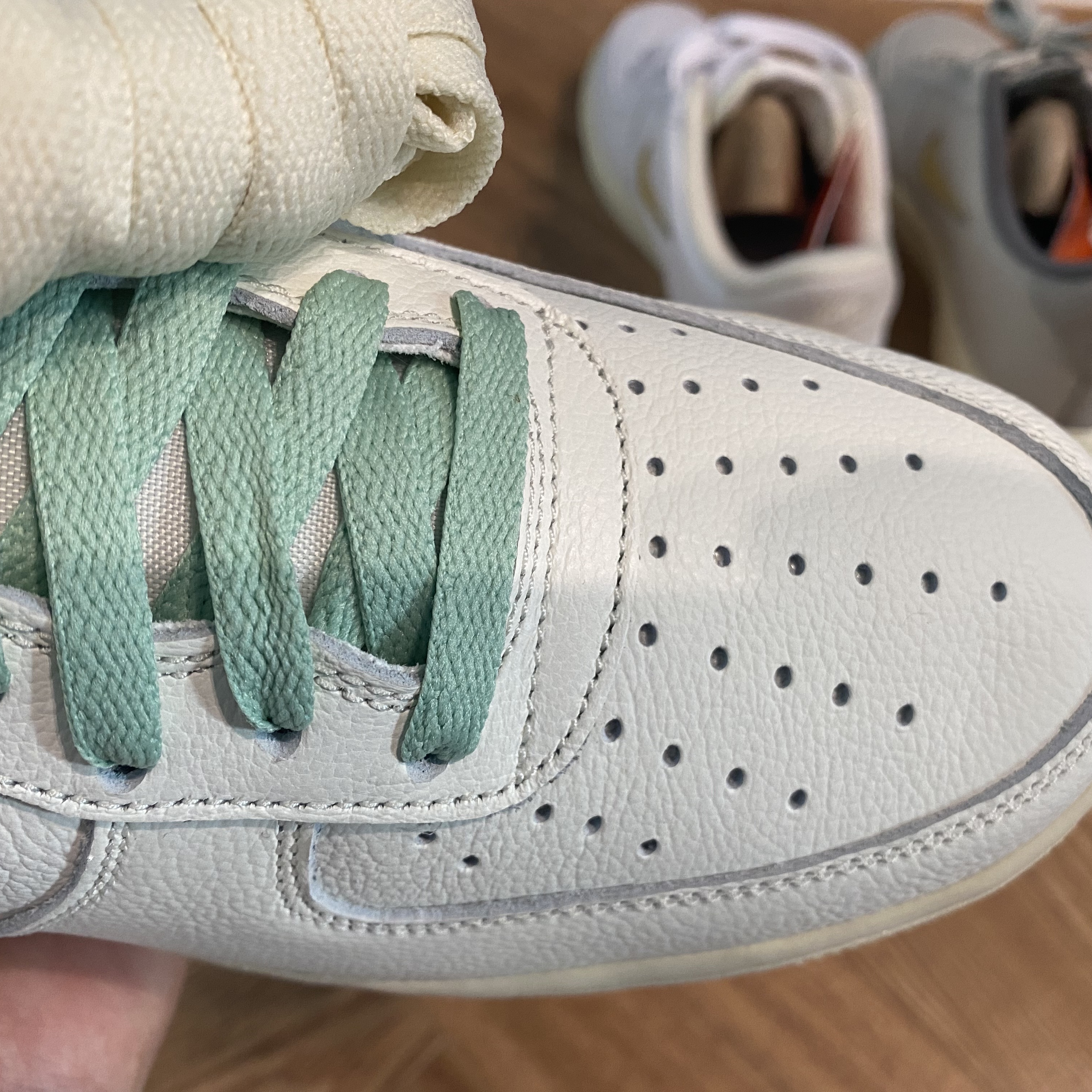 Nike Air Force 1 '07 PRM Vintage Sail, Nike Air Force 1 '07 LX Pale Vanilla 착용 스타일 - 4