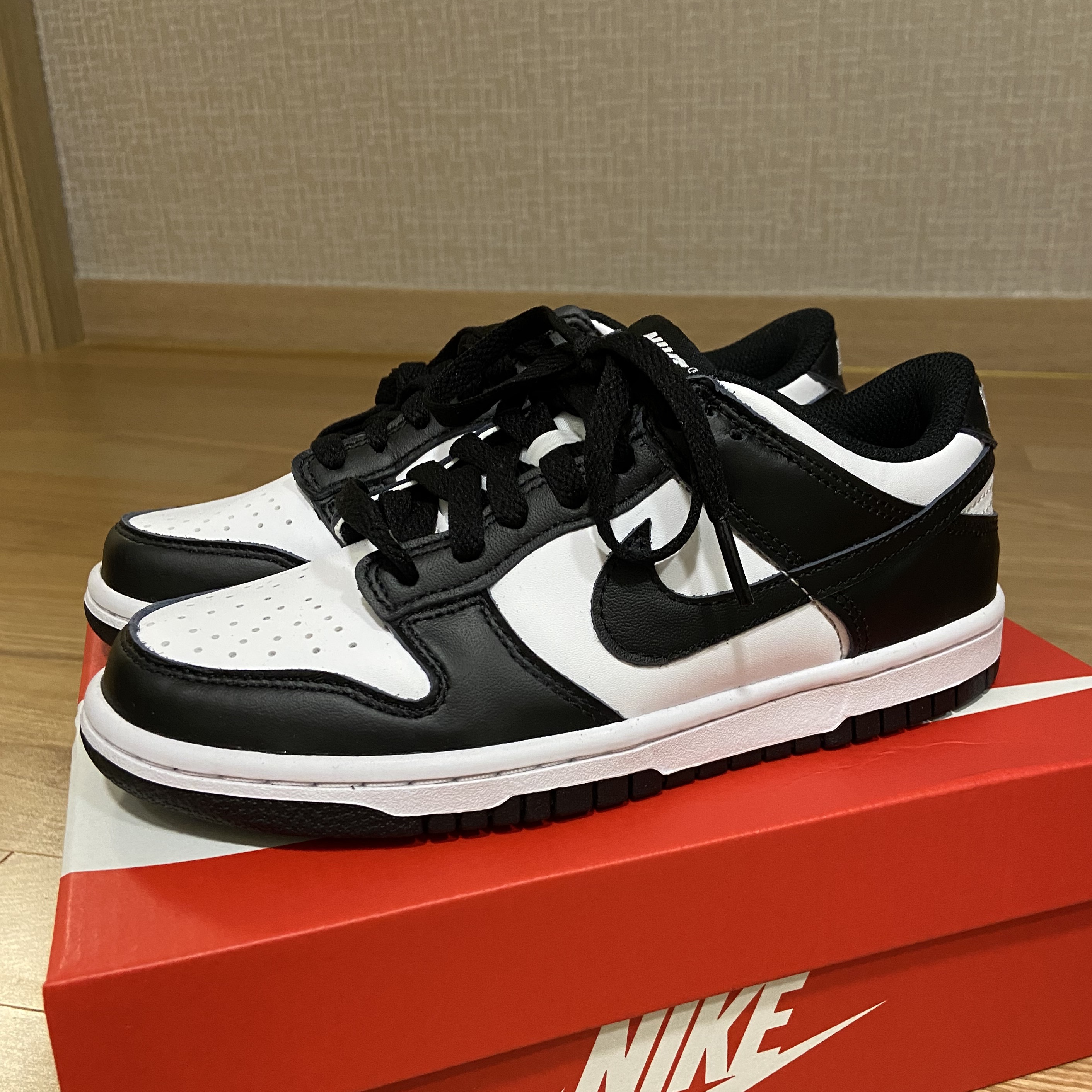 (GS) Nike Dunk Low Black 착용 스타일