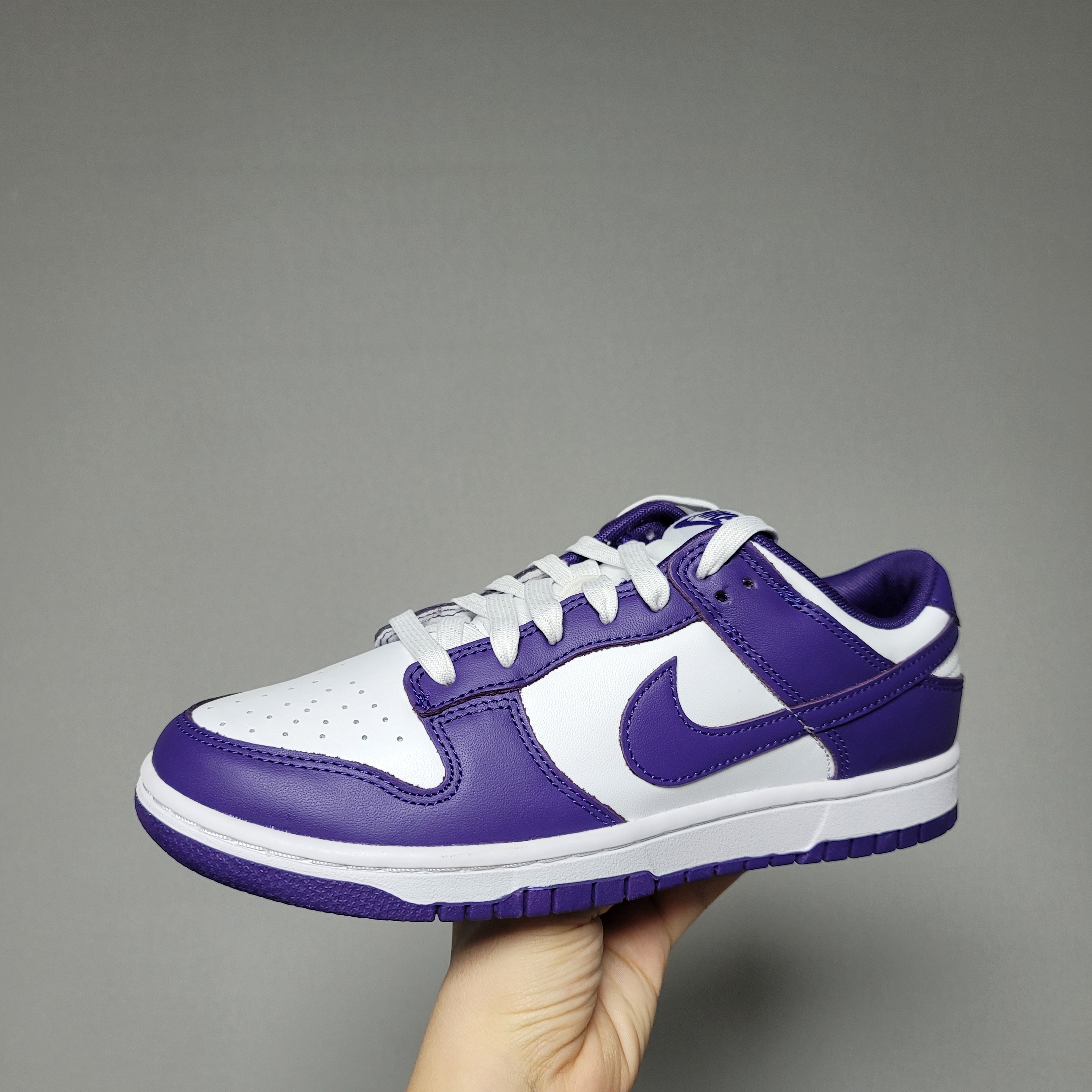 Nike Dunk Low Retro Championship Court Purple 착용 스타일