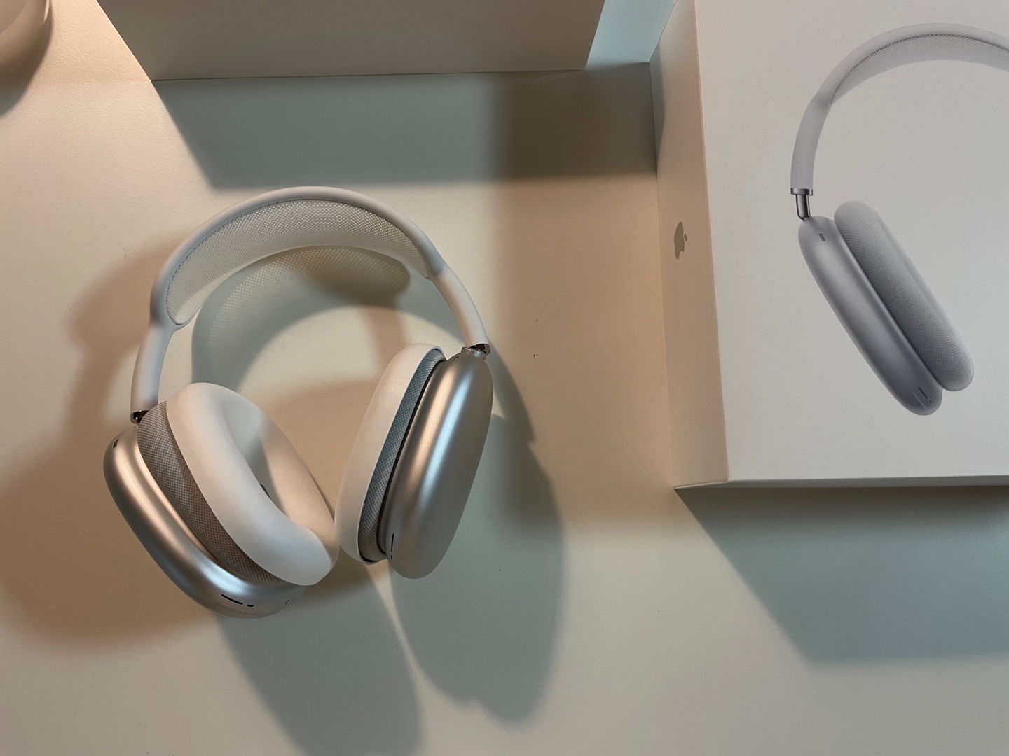 Apple AirPods Max Lightning Silver (Korean Ver.) 착용 스타일 - 2