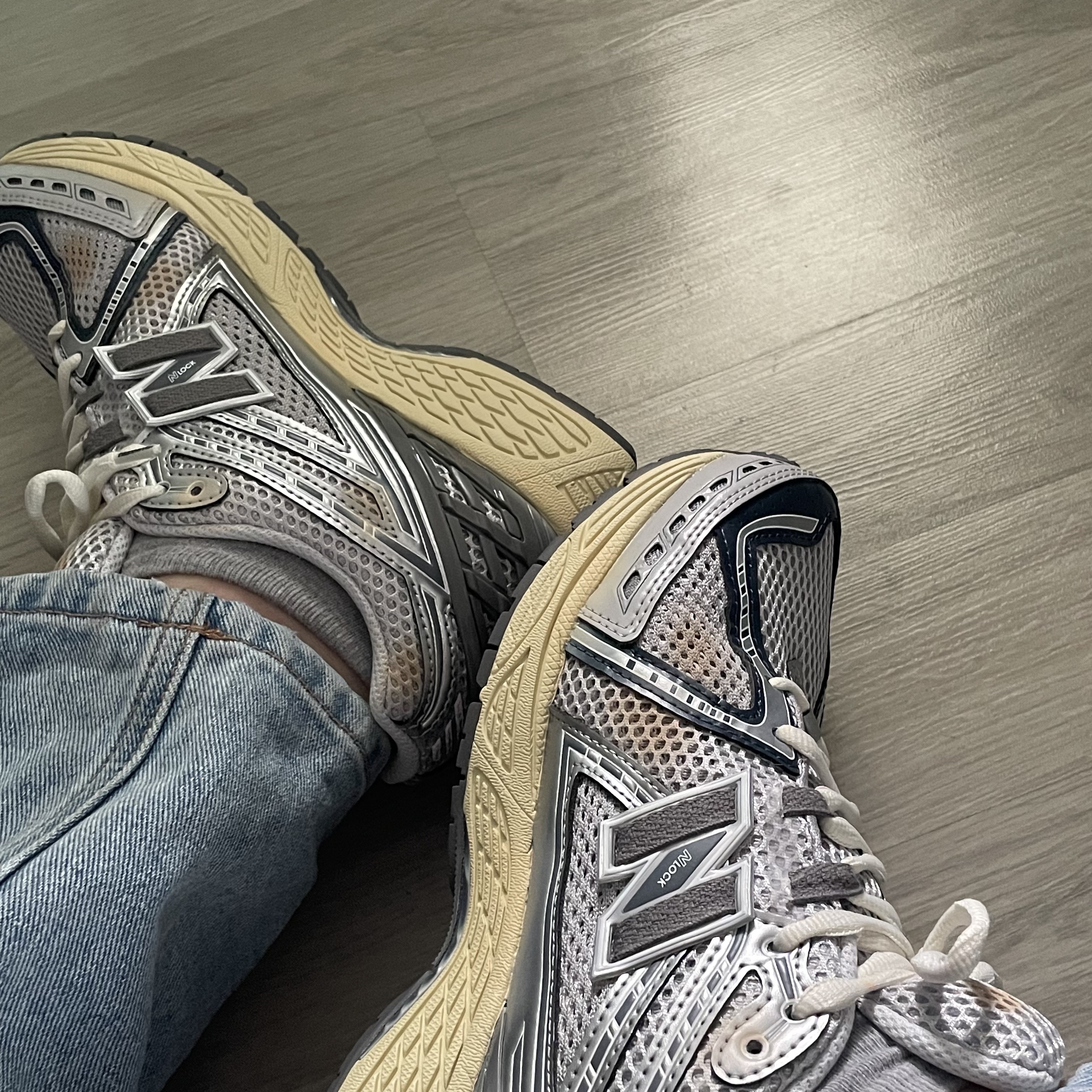 New Balance x Thisisneverthat 1906R 2022 Downtown Run 착용 스타일 - 3