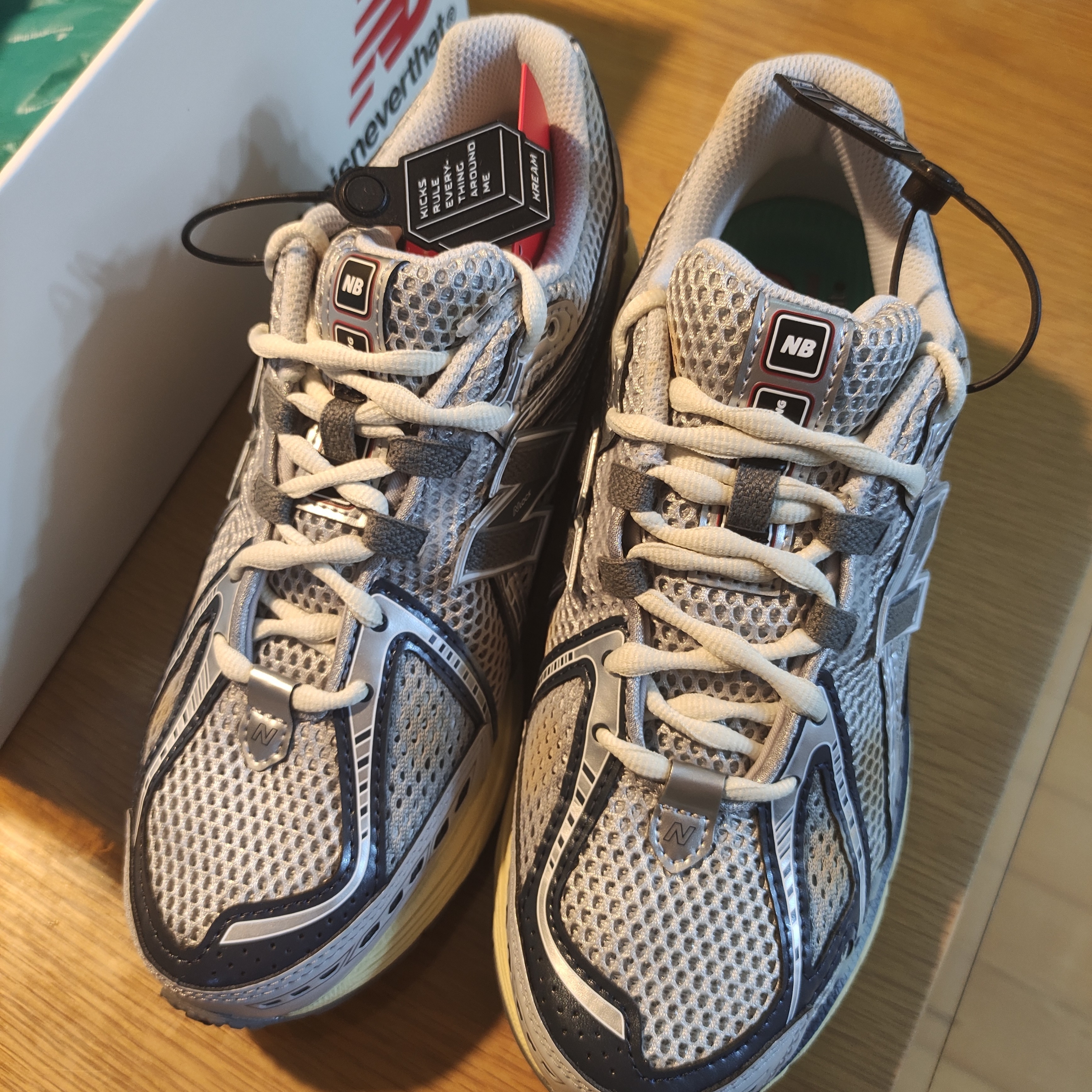 New Balance x Thisisneverthat 1906R 2022 Downtown Run 착용 스타일 - 1
