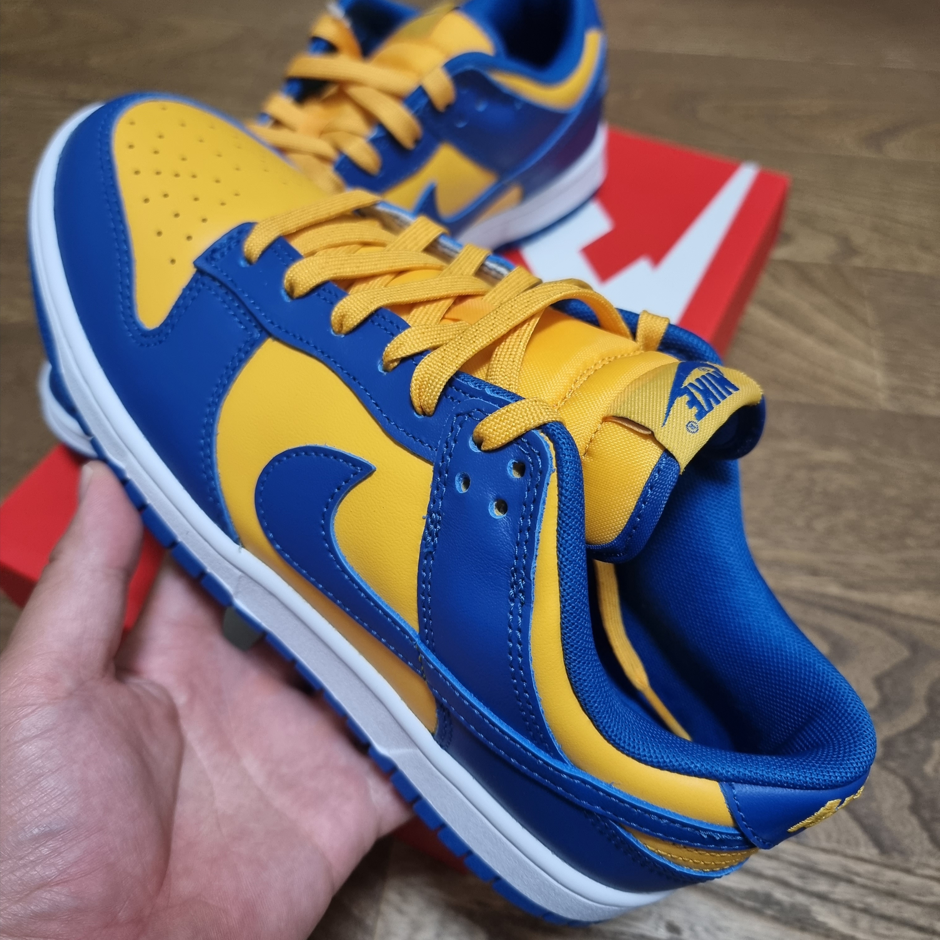 Nike Dunk Low Retro Blue Jay and University Gold, Nike x Off-White Dunk Low University Gold Midnight Navy 착용 스타일 - 2