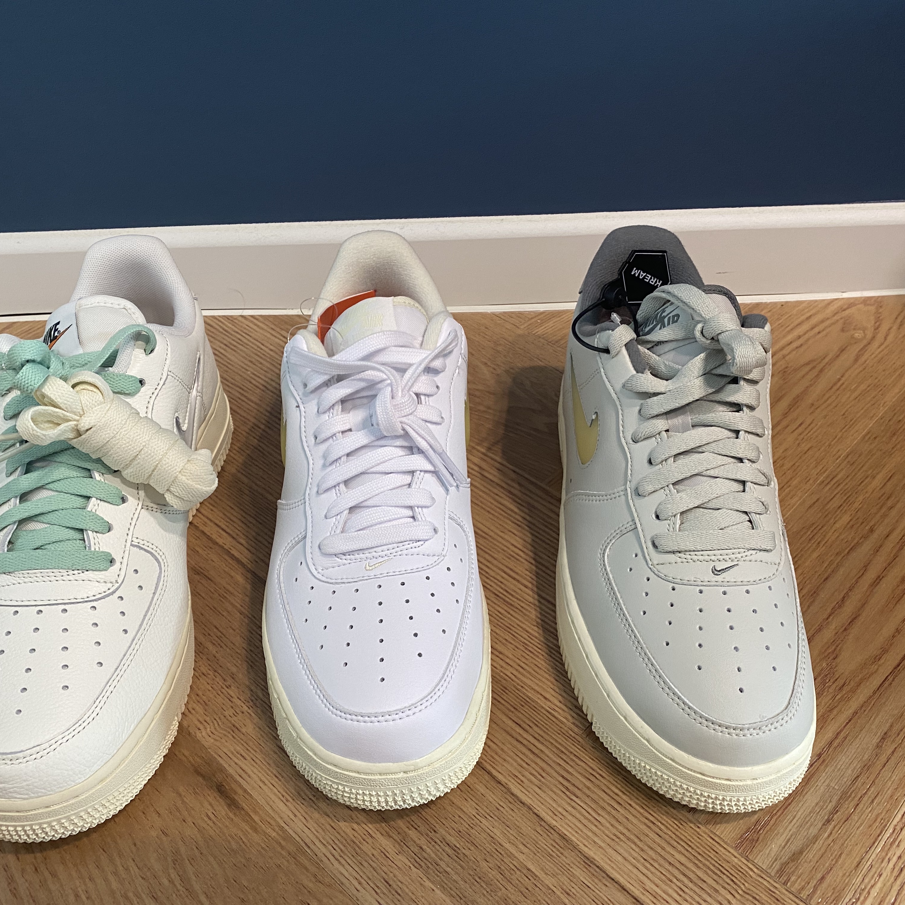 Nike Air Force 1 '07 PRM Vintage Sail, Nike Air Force 1 '07 LX Pale Vanilla 착용 스타일 - 2
