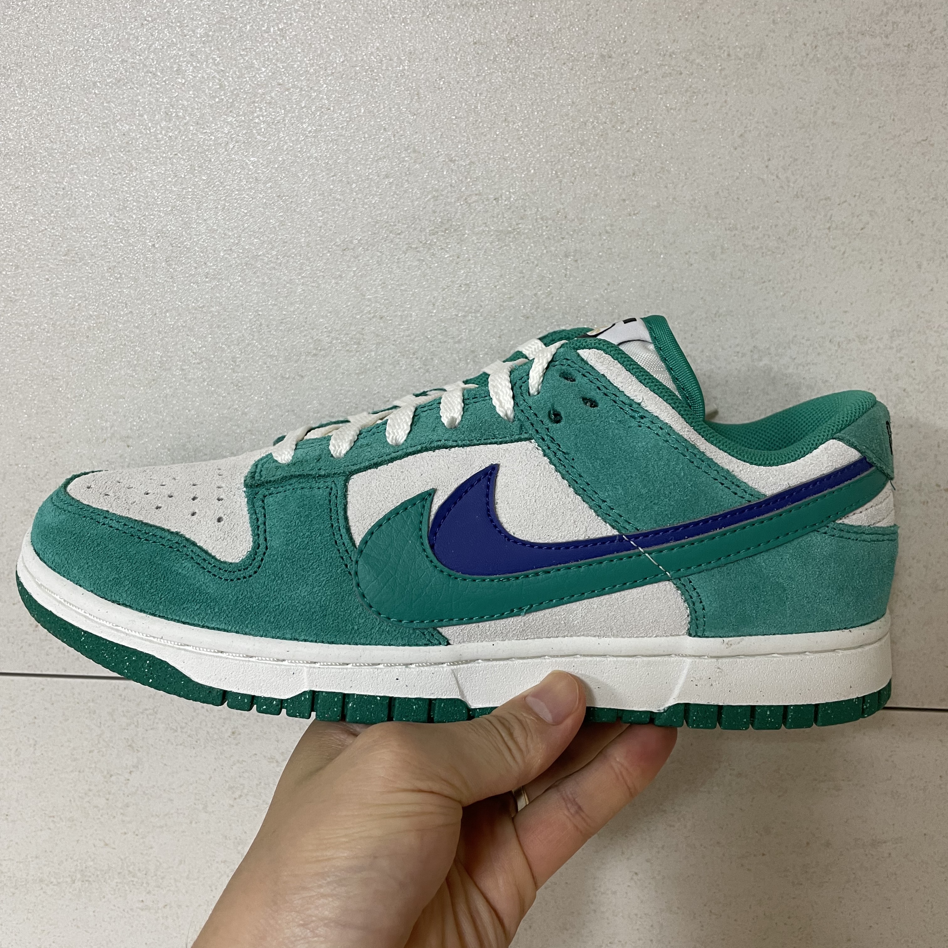 (W) Nike Dunk Low SE 85 Neptune Green and Sail 착용 스타일 - 1