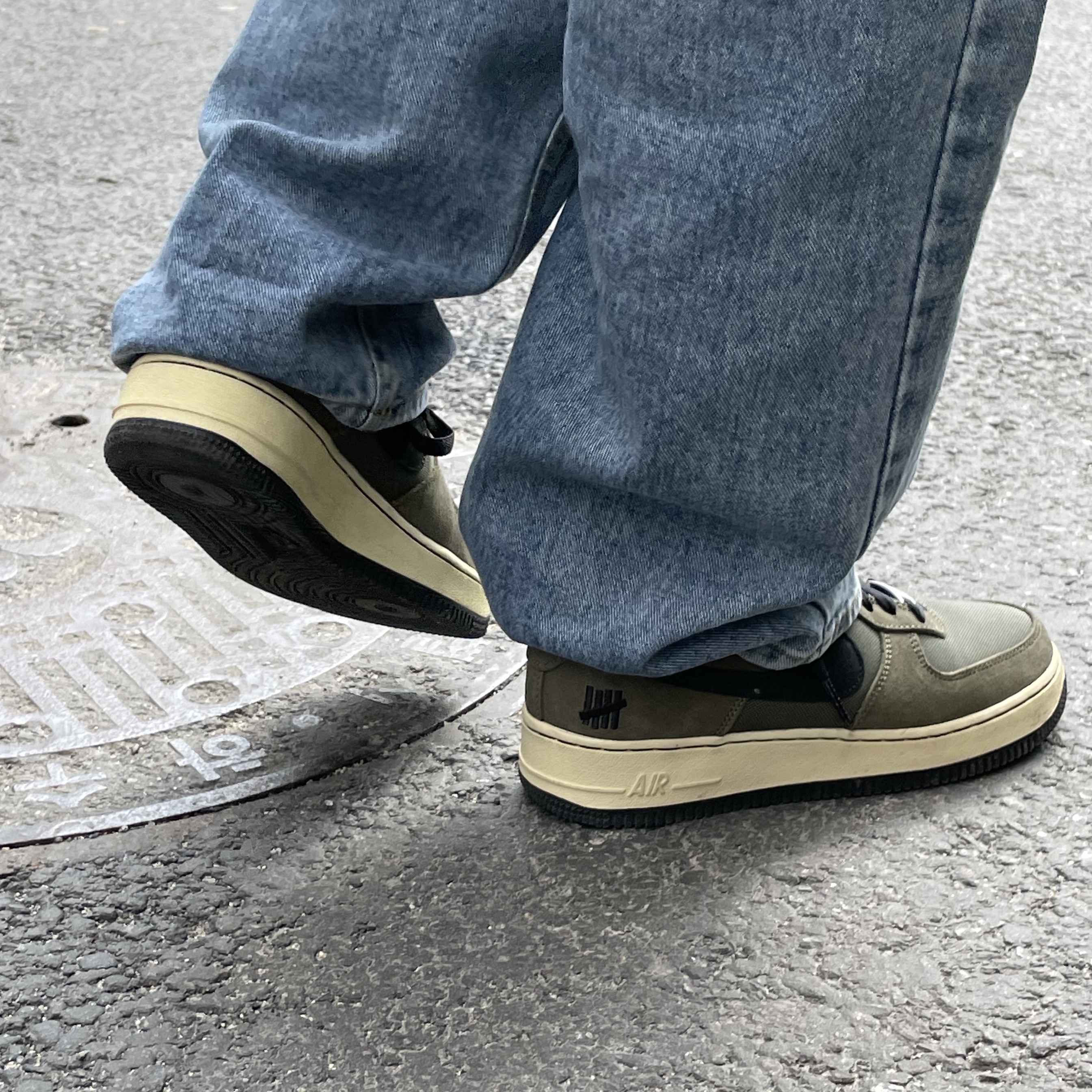 Nike x Undefeated Air Force 1 Low SP Ballistic 착용 스타일 - 2