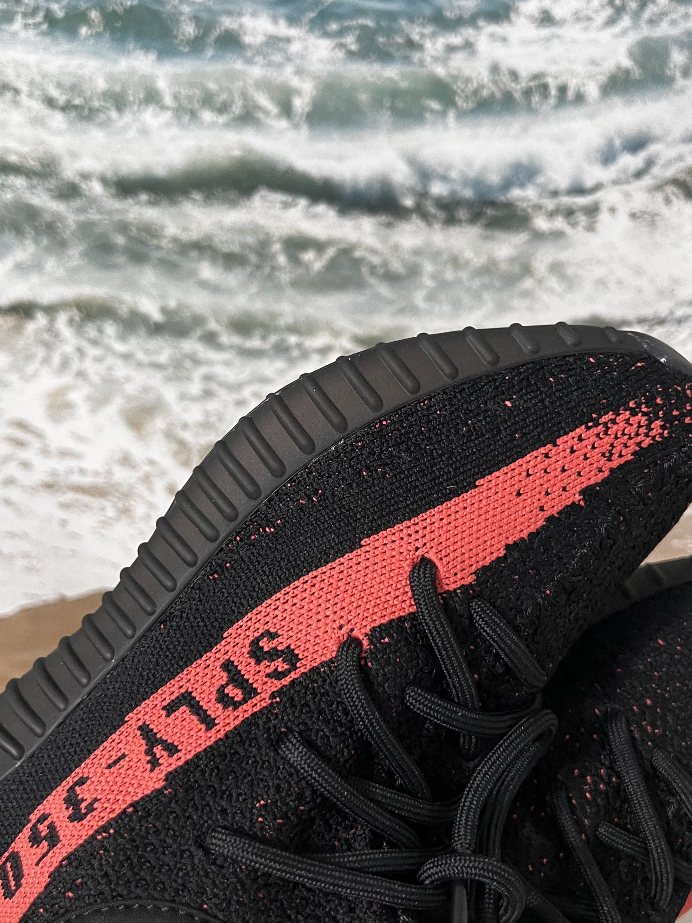 Adidas Yeezy Boost 350 V2 Core Black Red 2022/2023, Dior Micro Lady Bag Cannage Lambskin Black Gold 착용 스타일 - 5