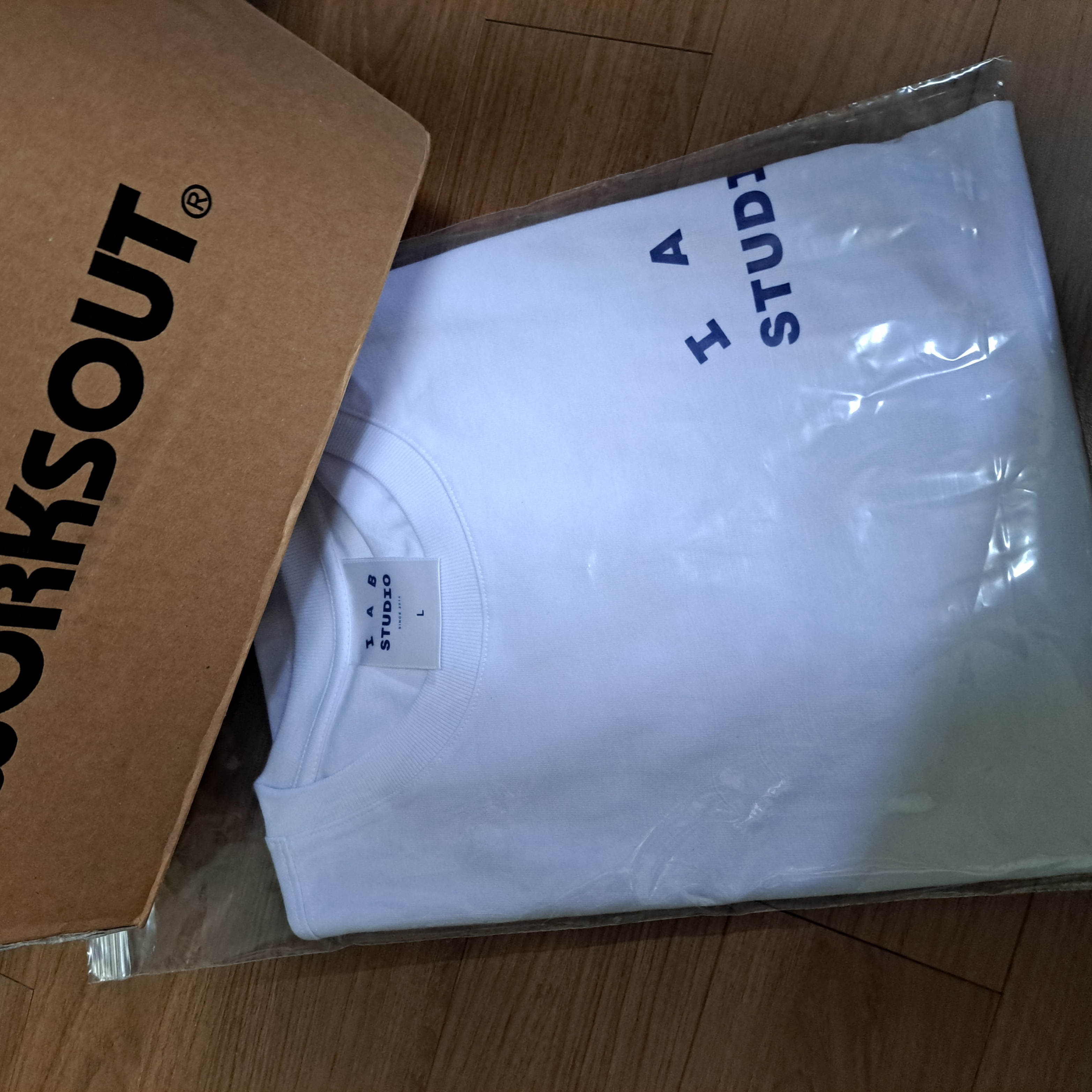 IAB Studio T-Shirt White Navy - 22FW 착용 스타일
